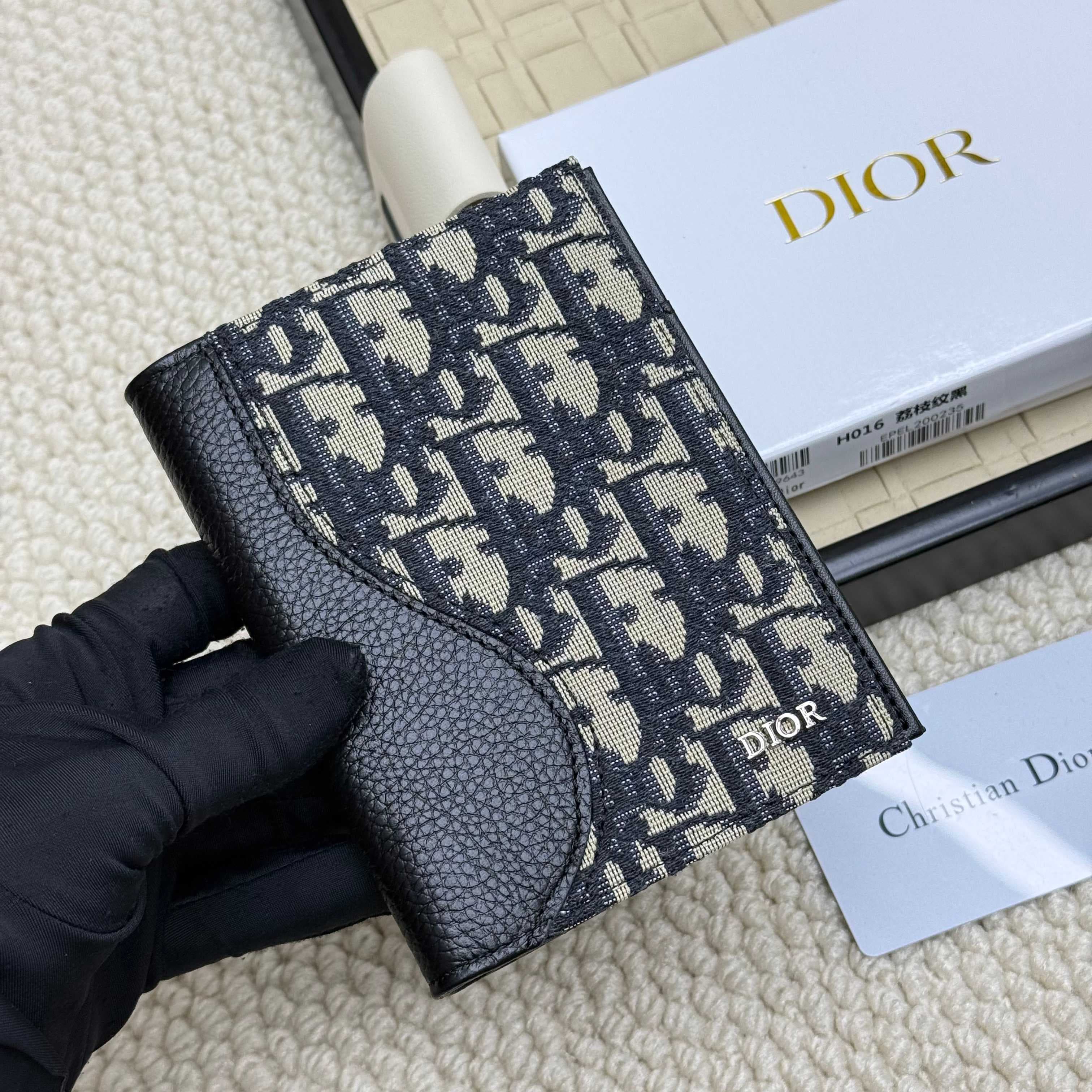 Dior Black Product H016