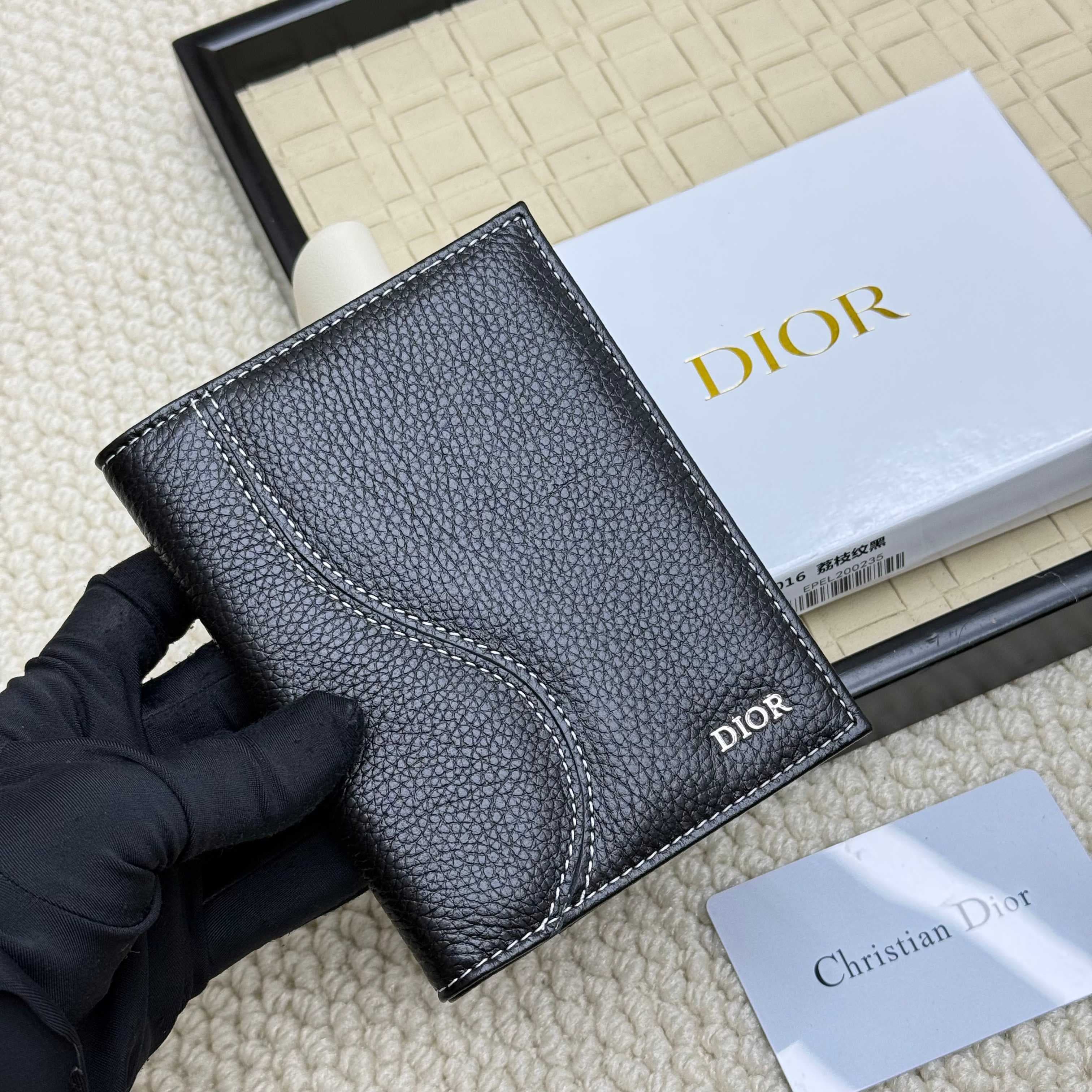 Dior Black Product H016