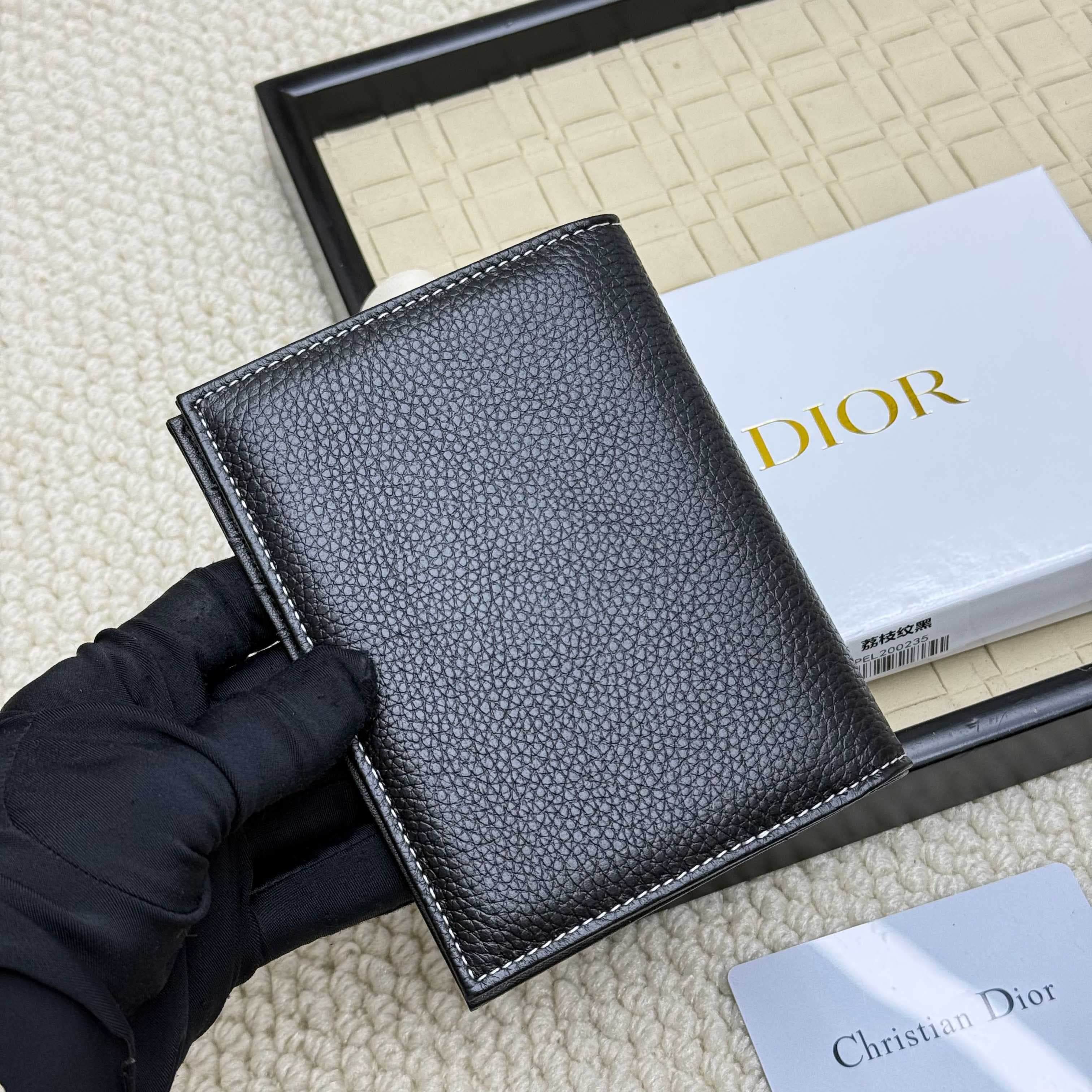 Dior Black Product H016