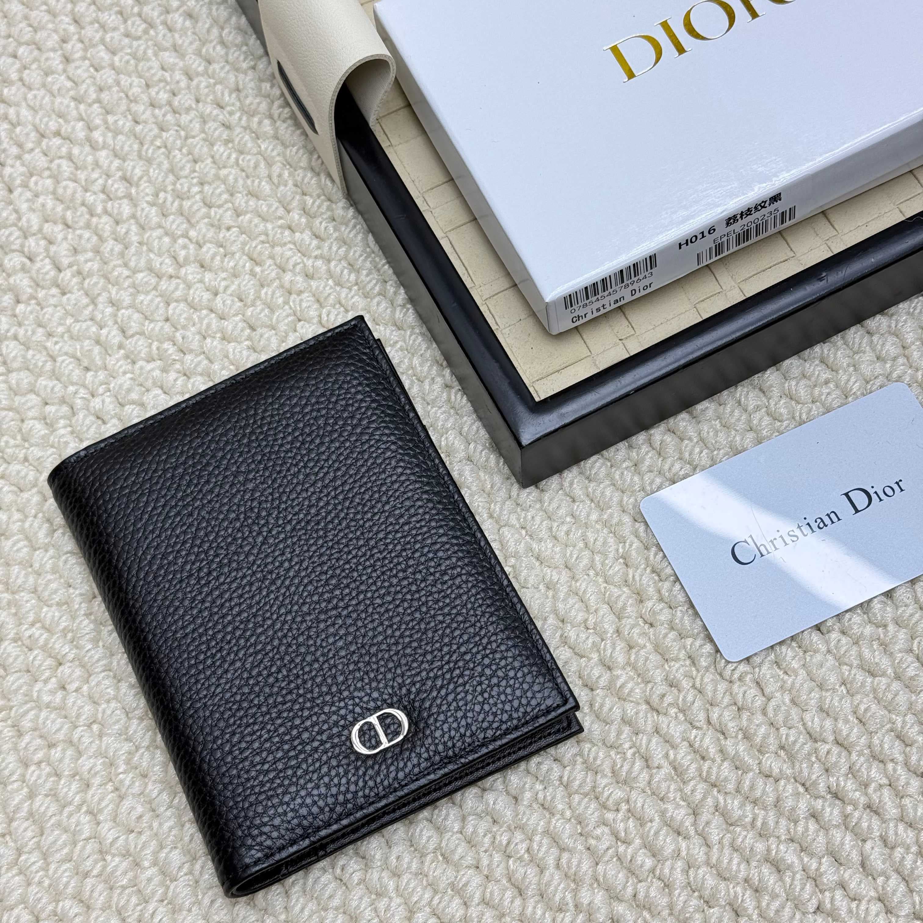 Dior Black Accessory H016