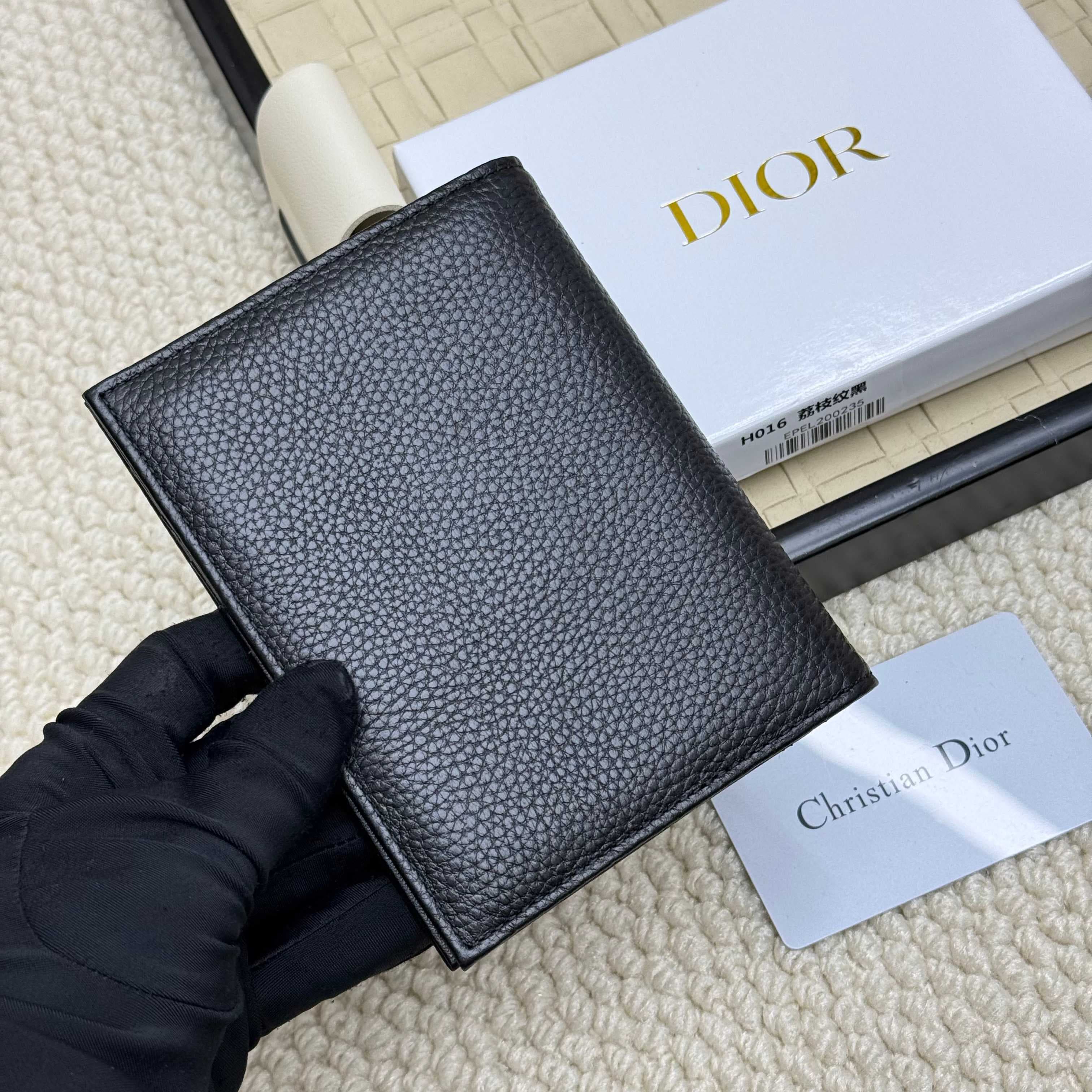 Dior Black Product H016