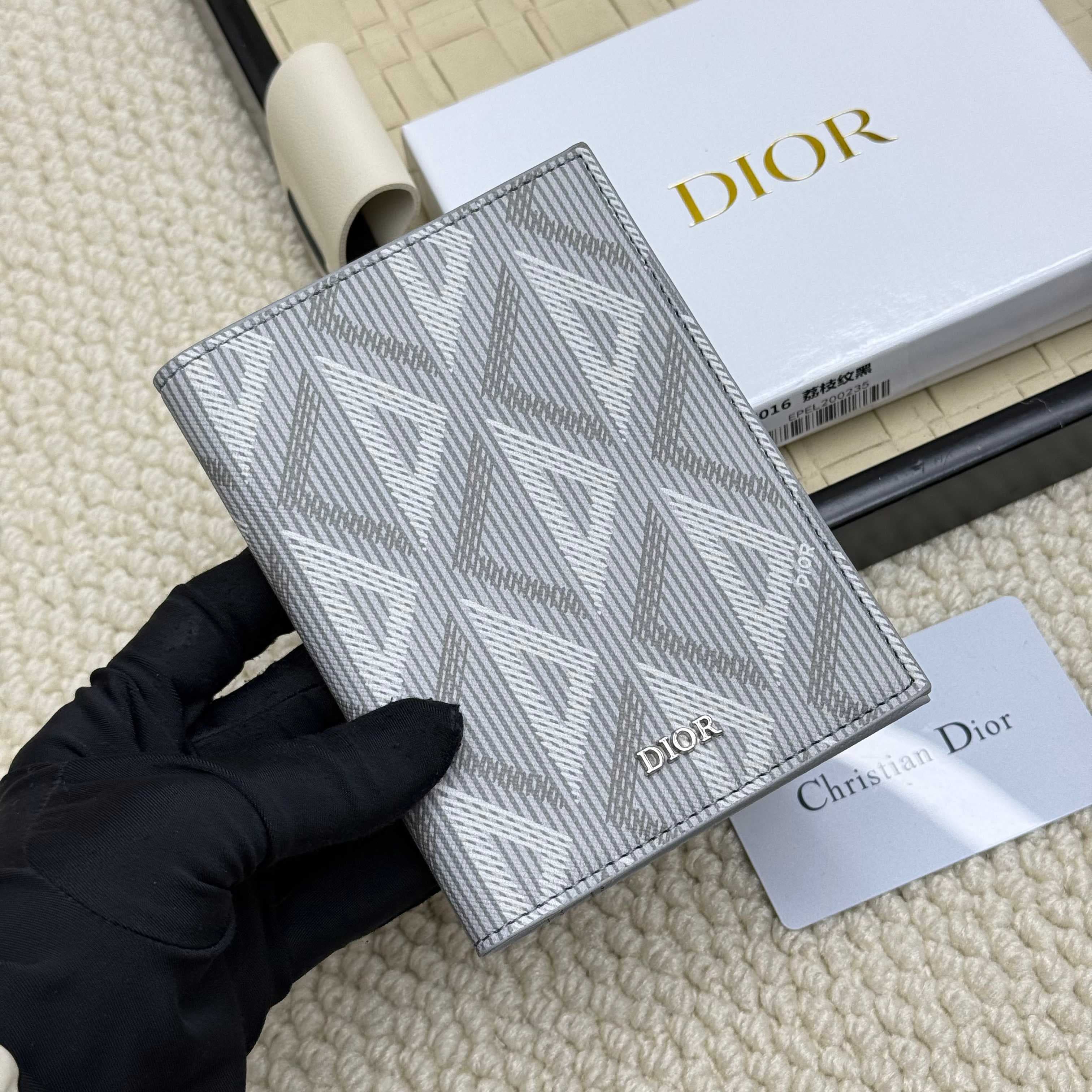 Dior Black Product H016