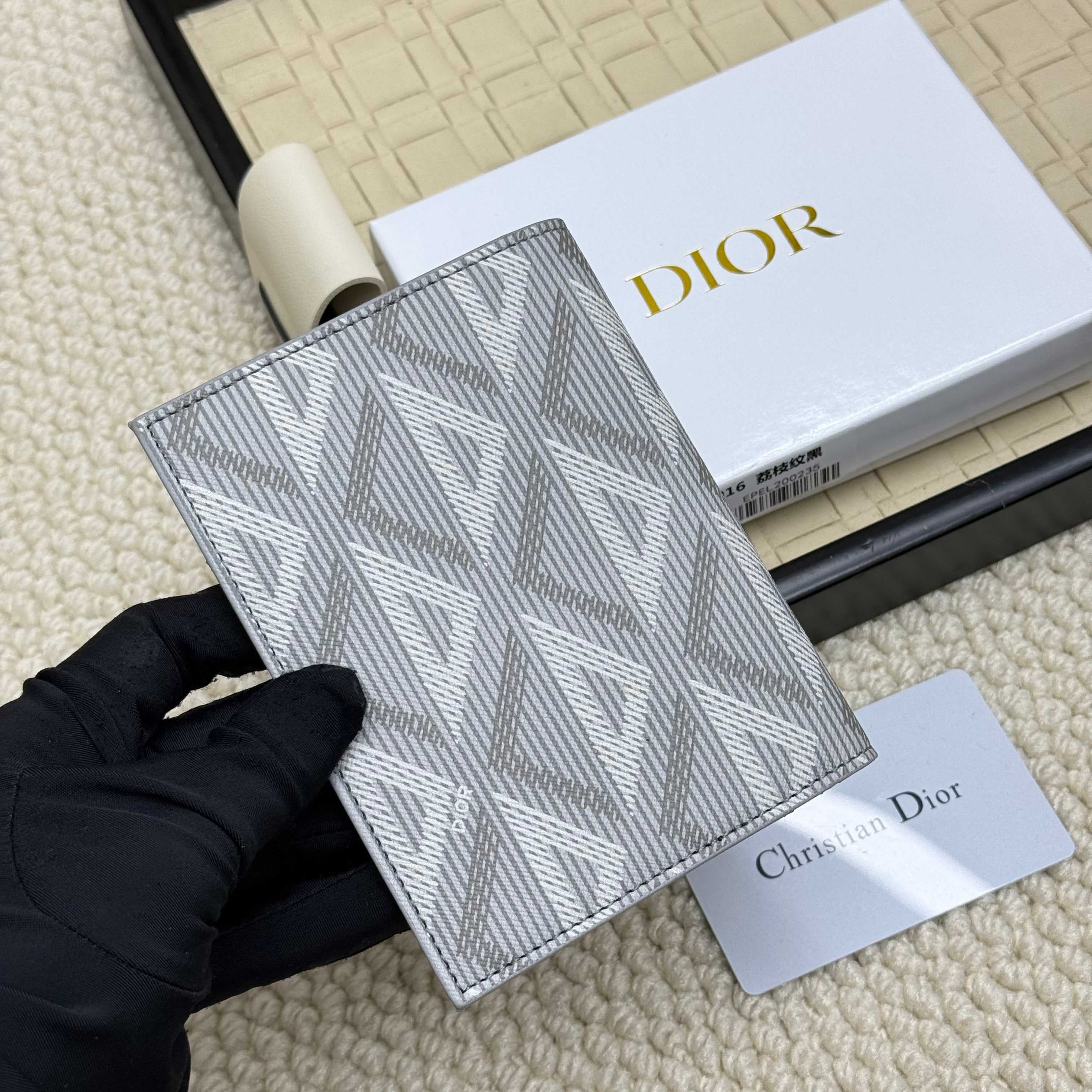 Dior Black Product H016