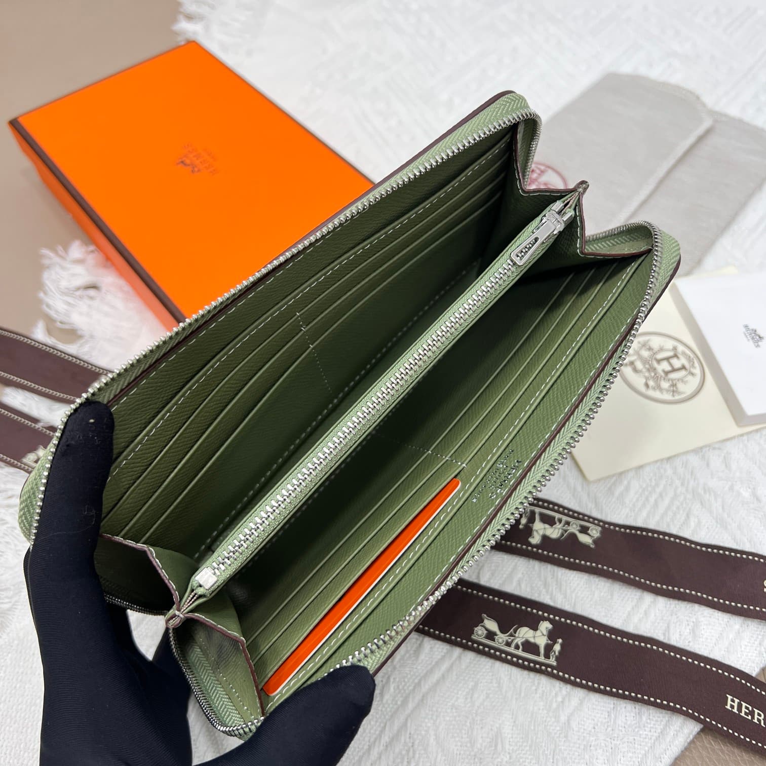 Hermes Black Product 506