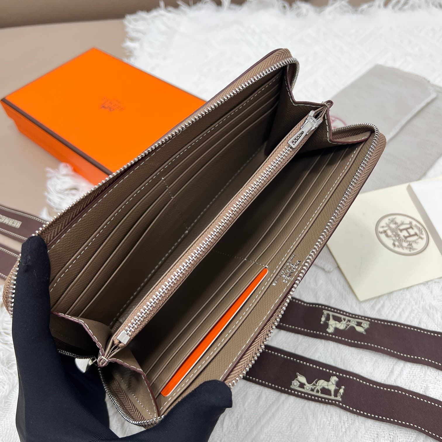 Hermes Black Product 506