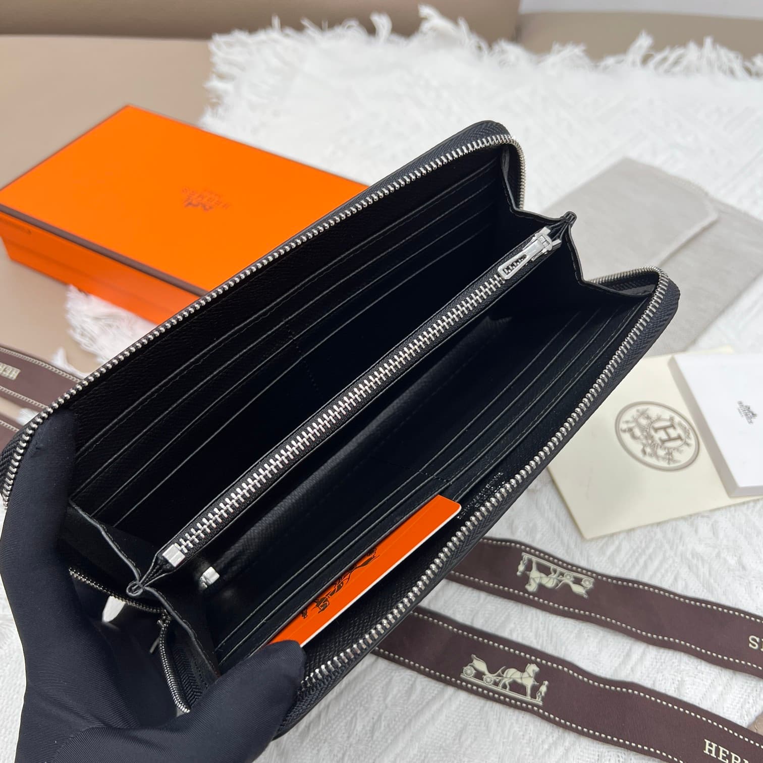 Hermes Black Product 506