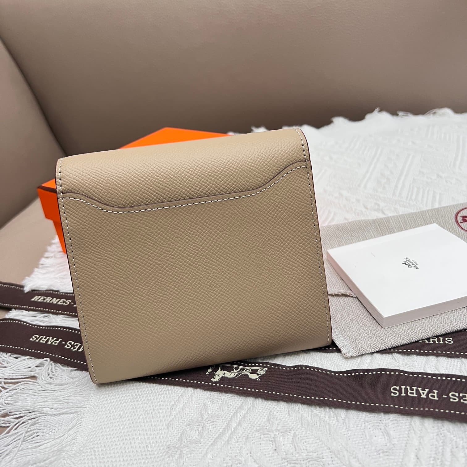 Hermes Black Product 537