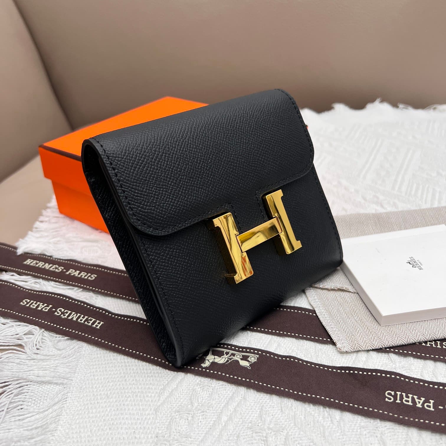 Hermes Black Product 537