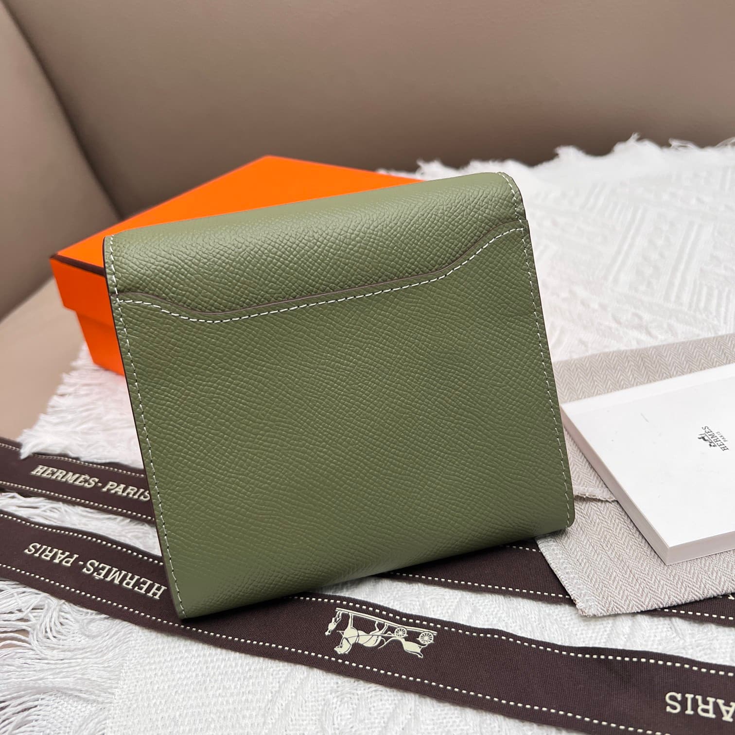 Hermes Black Product 537