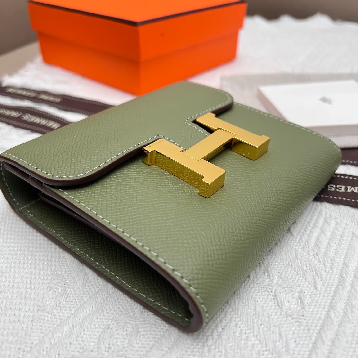 Hermes Black Product 537