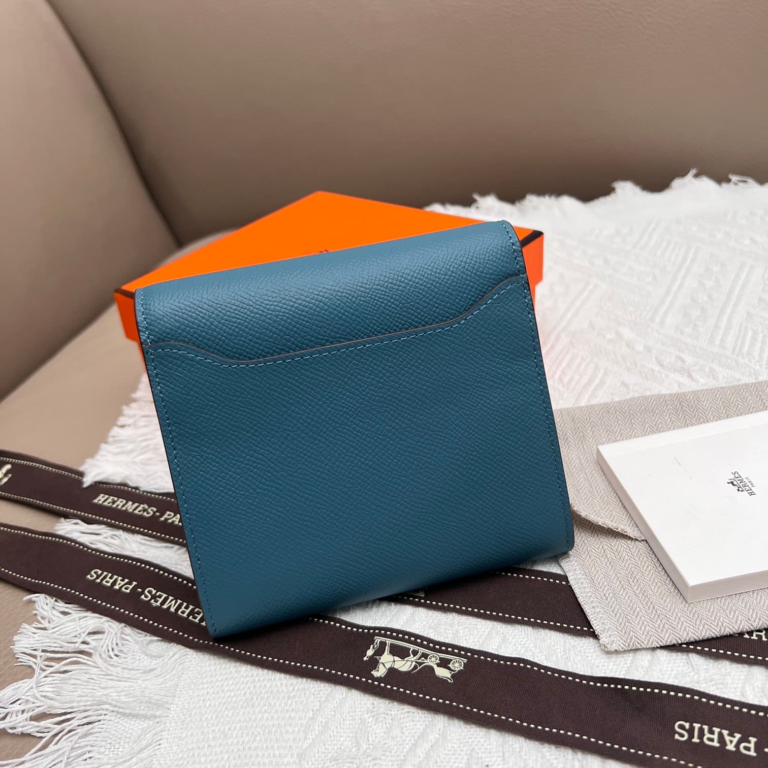 Hermes Black Product 537