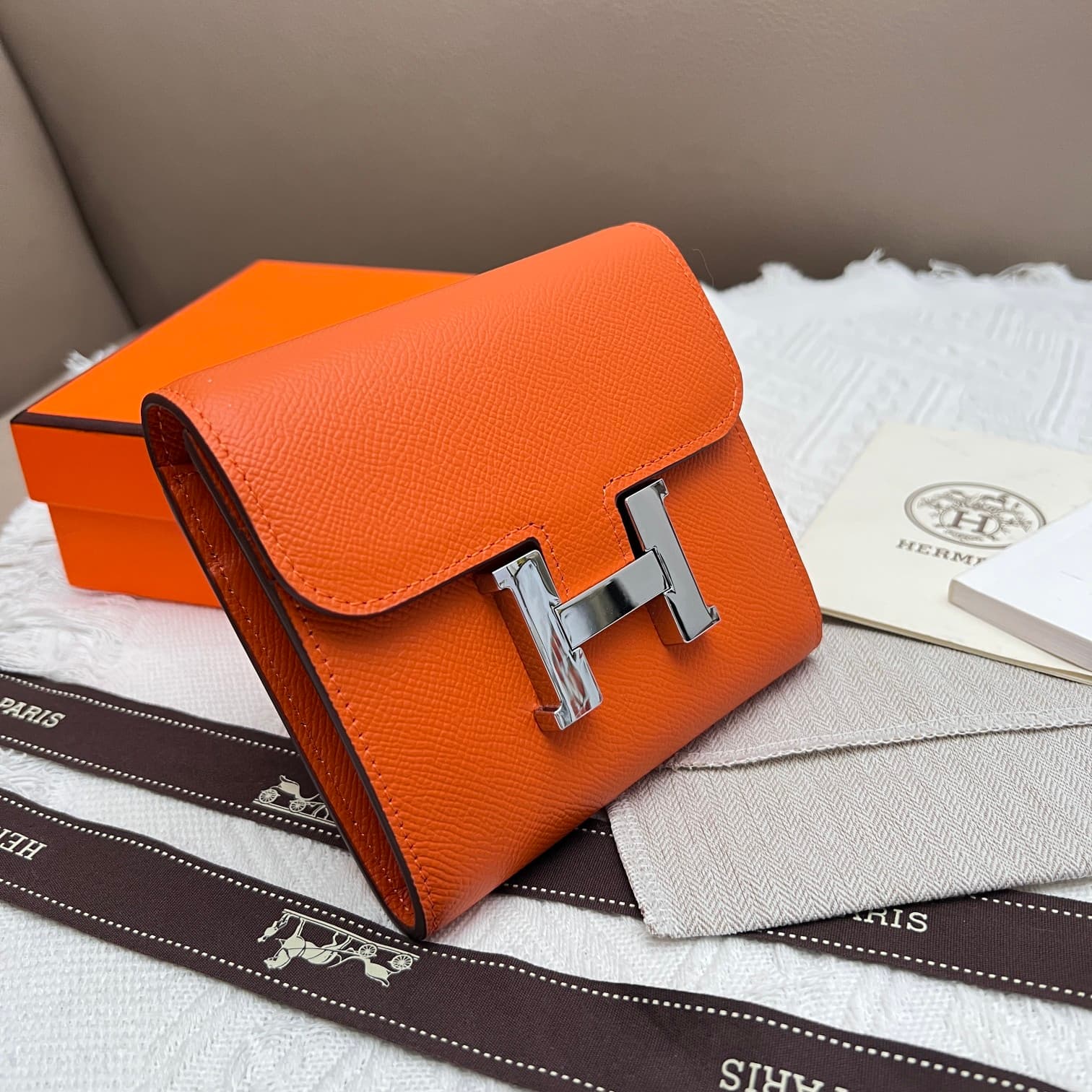 Hermes Black Product 537