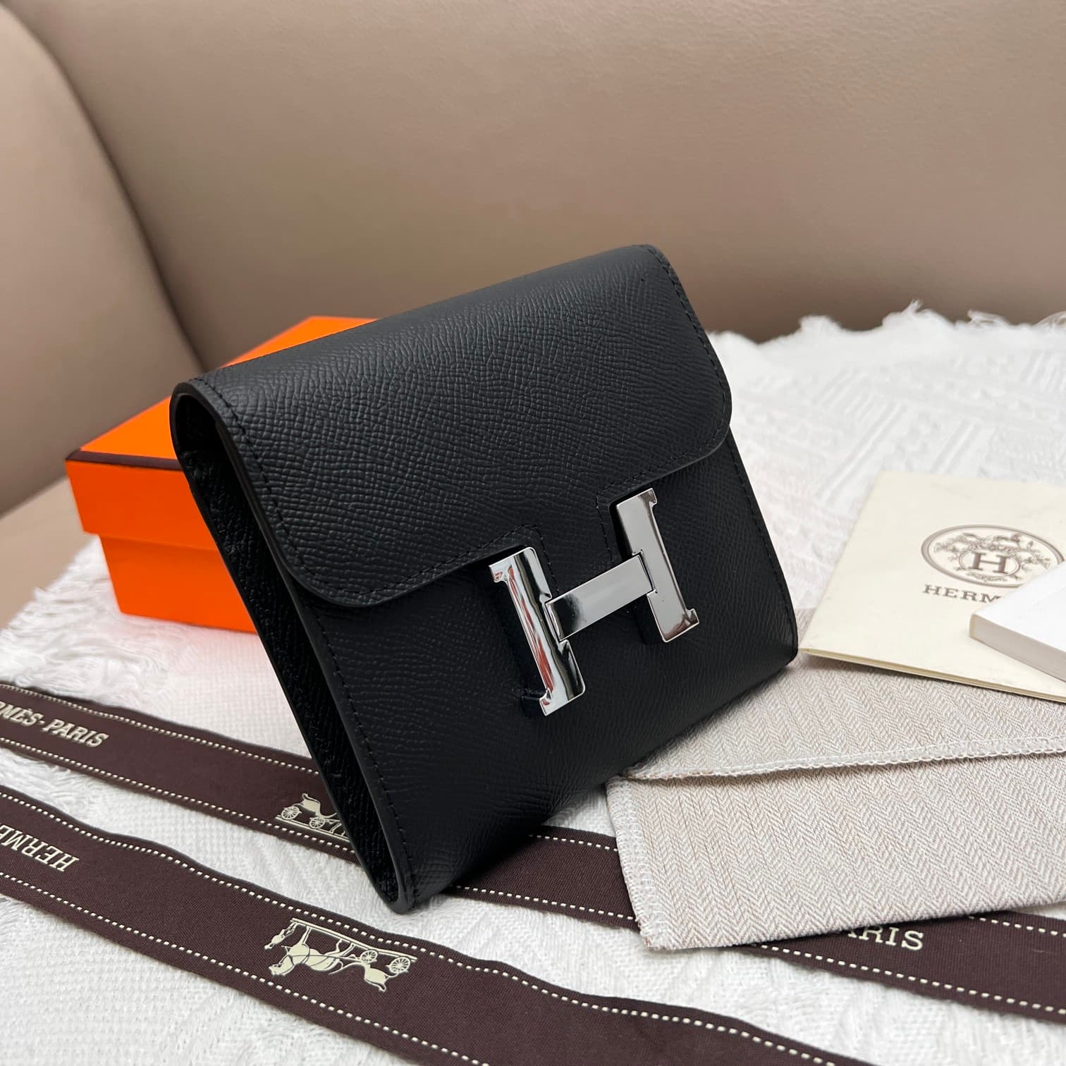 Hermes Black Product 537