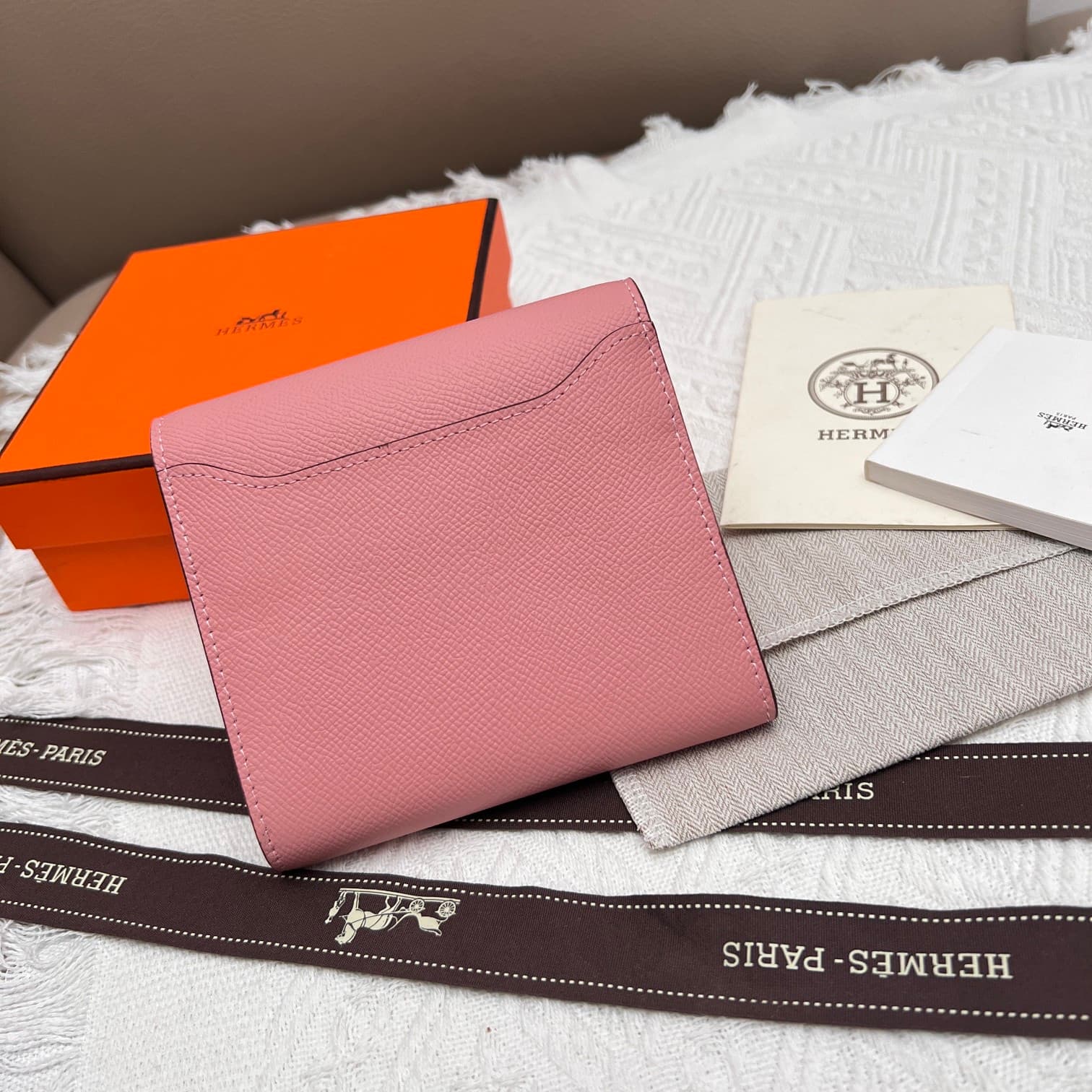 Hermes Black Product 537