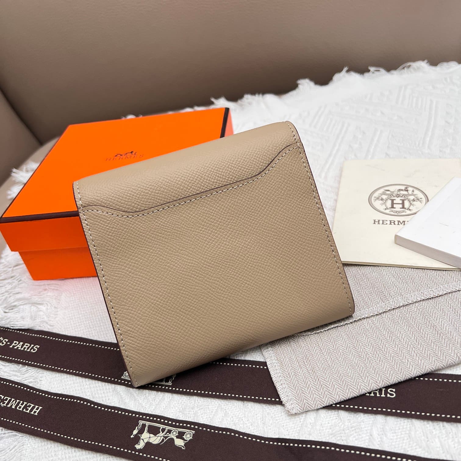 Hermes Black Product 537