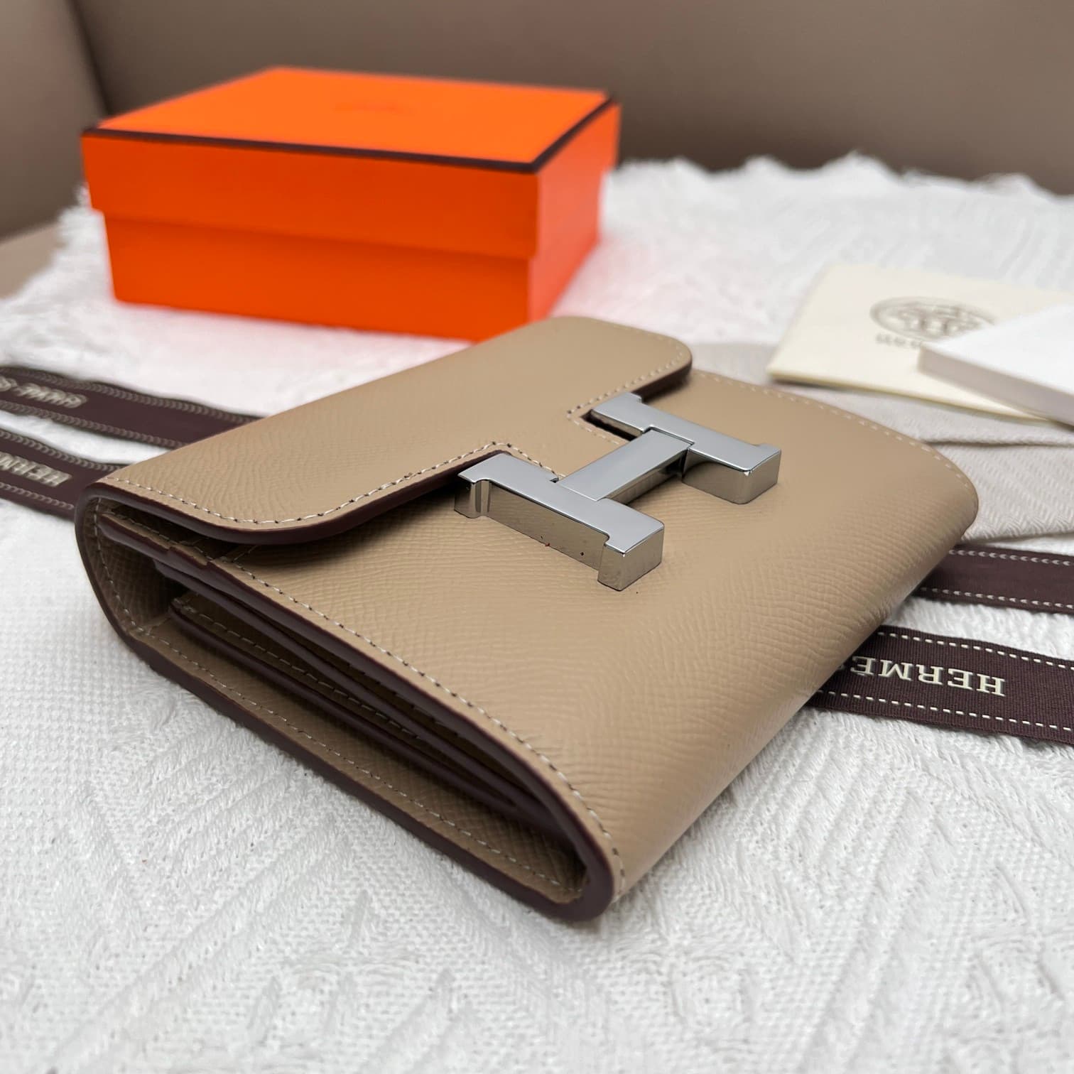 Hermes Black Product 537