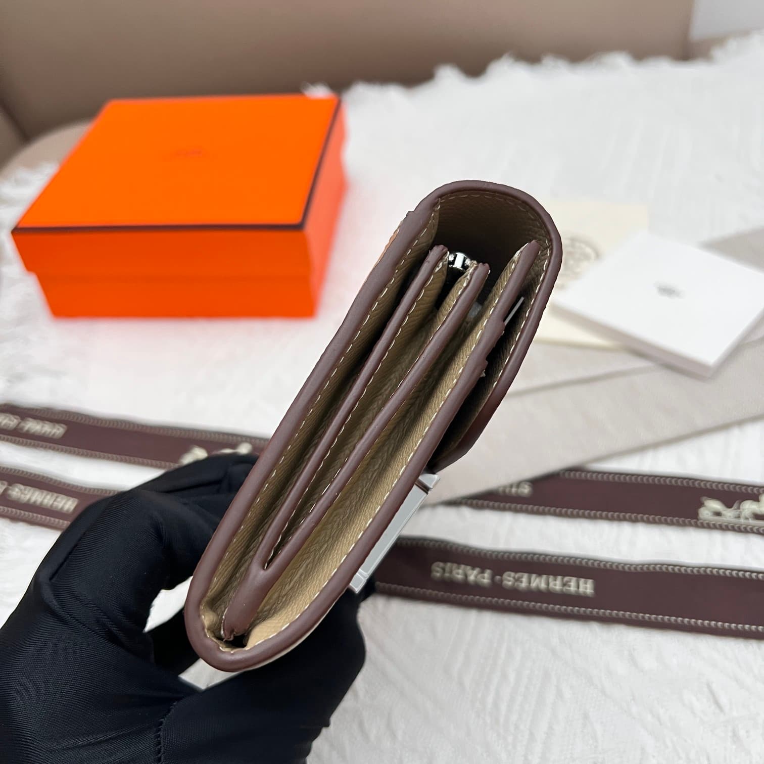 Hermes Black Product 537