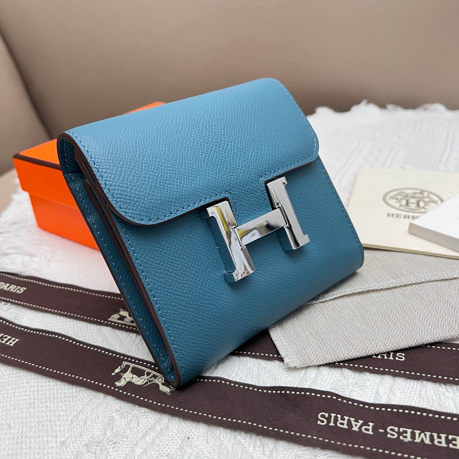 Hermes Black Product 537
