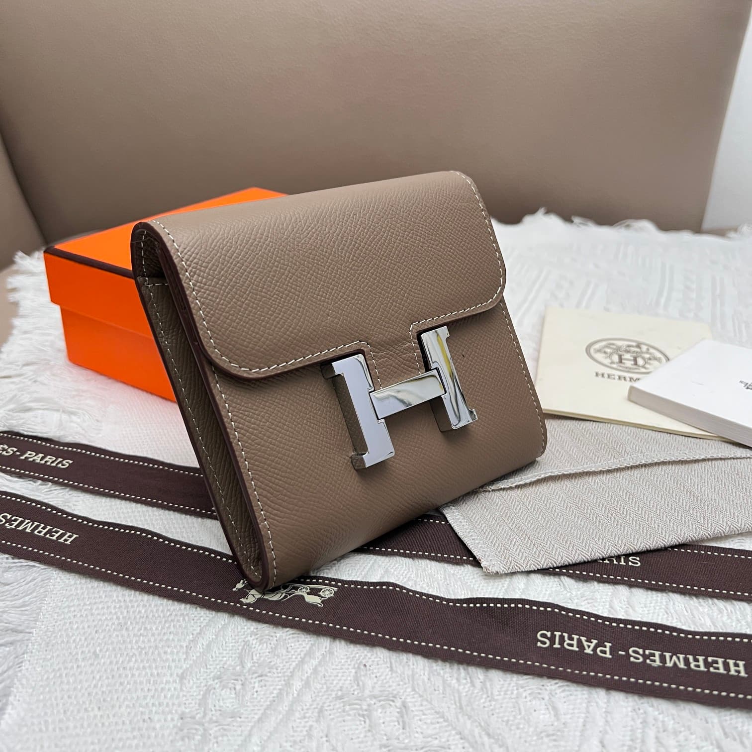 Hermes Black Product 537