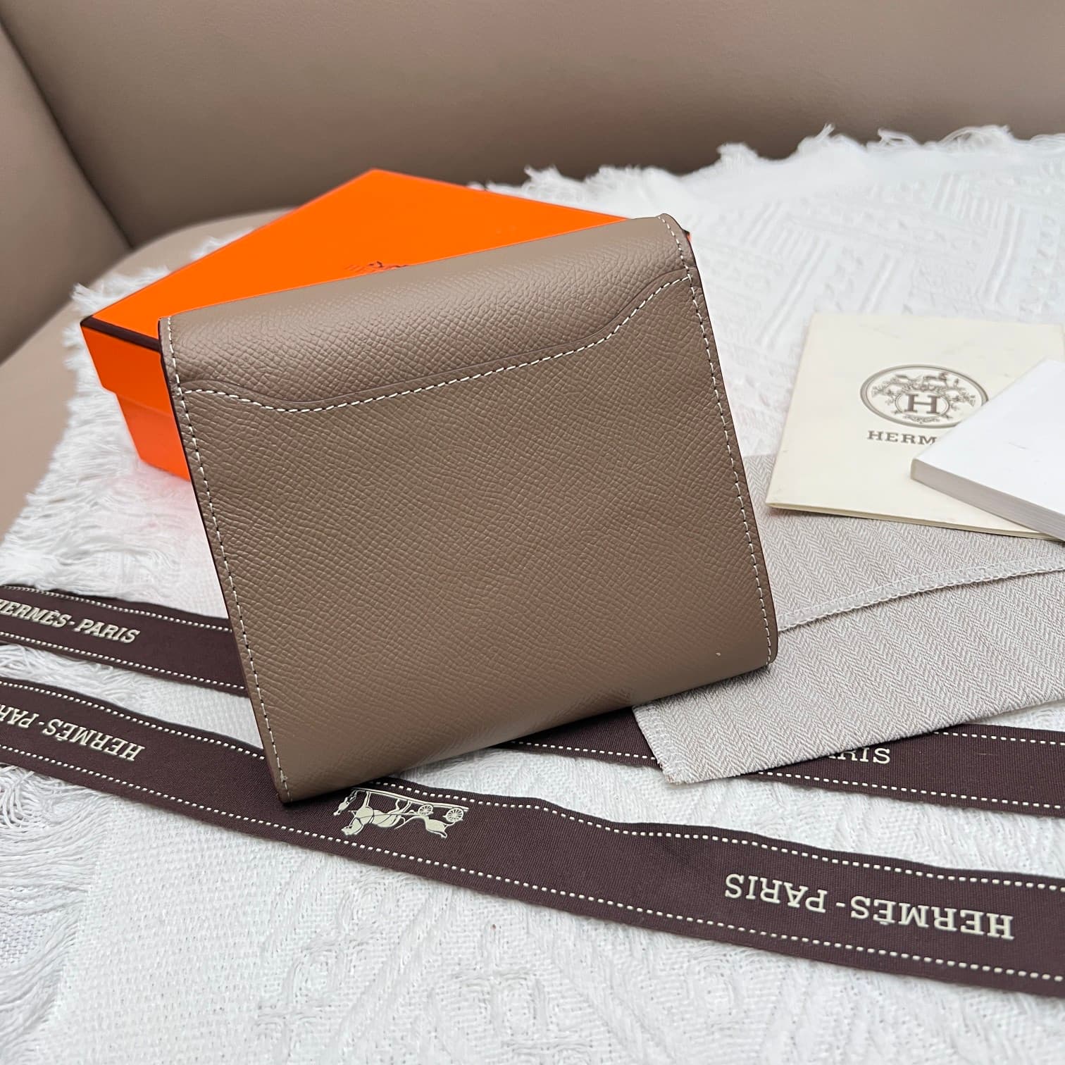 Hermes Black Product 537
