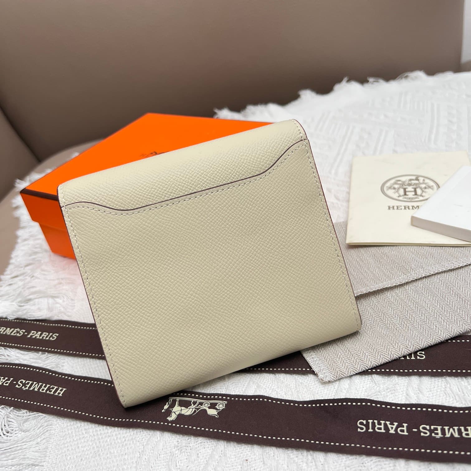 Hermes Black Product 537