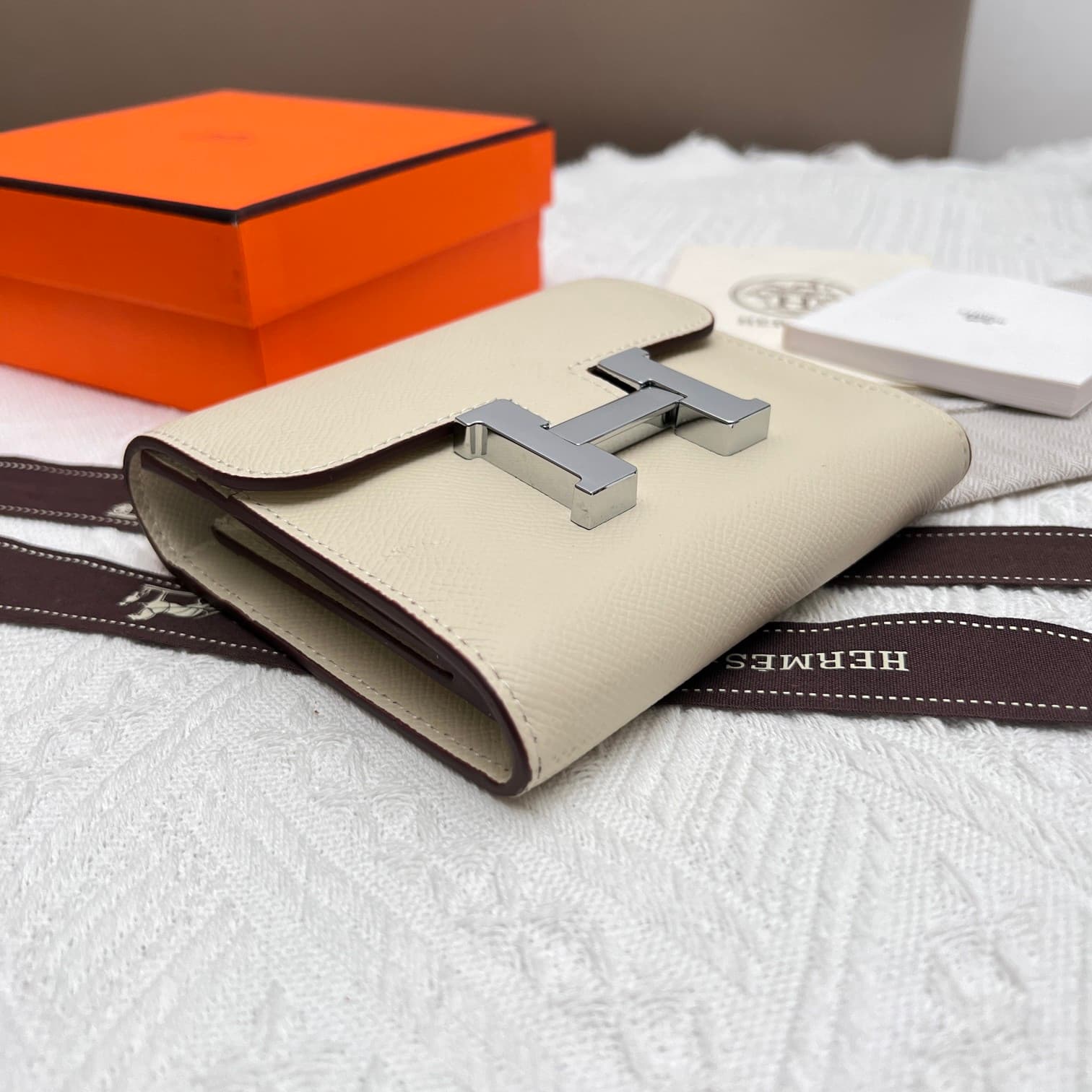 Hermes Black Product 537