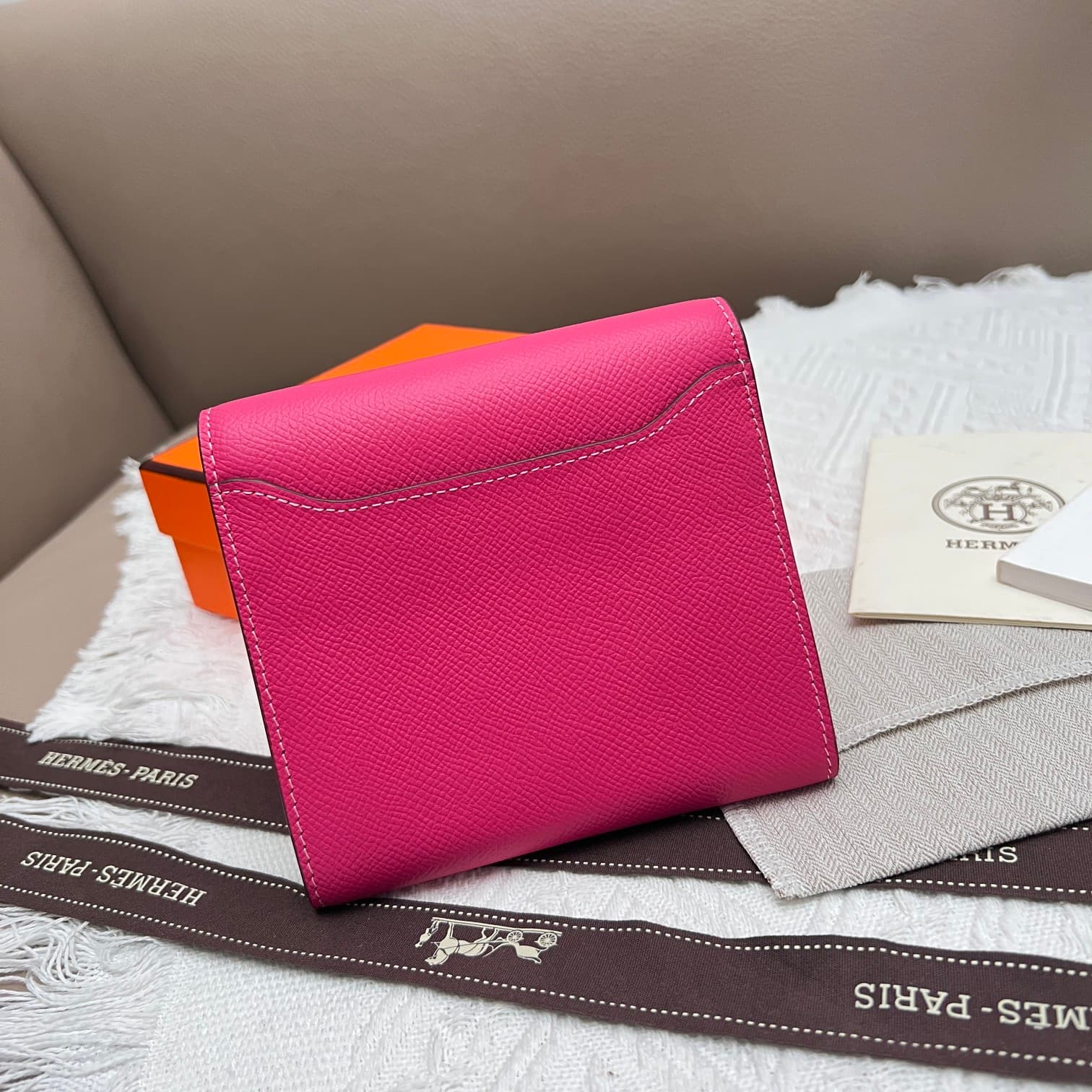 Hermes Black Product 537