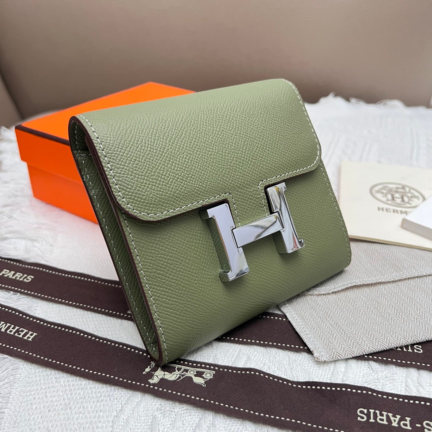 Hermes Black Product 537