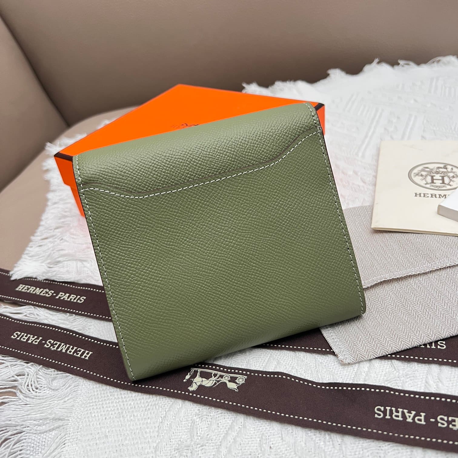 Hermes Black Product 537