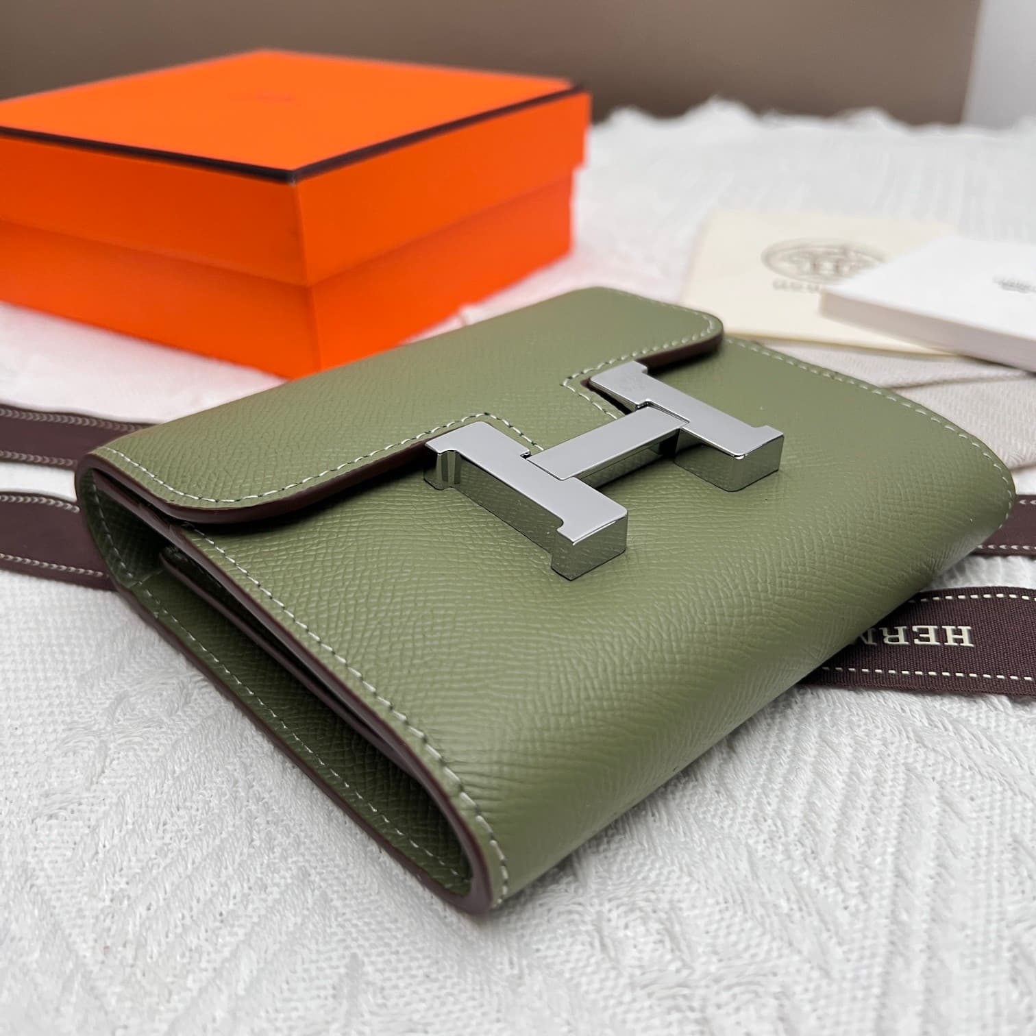 Hermes Black Product 537
