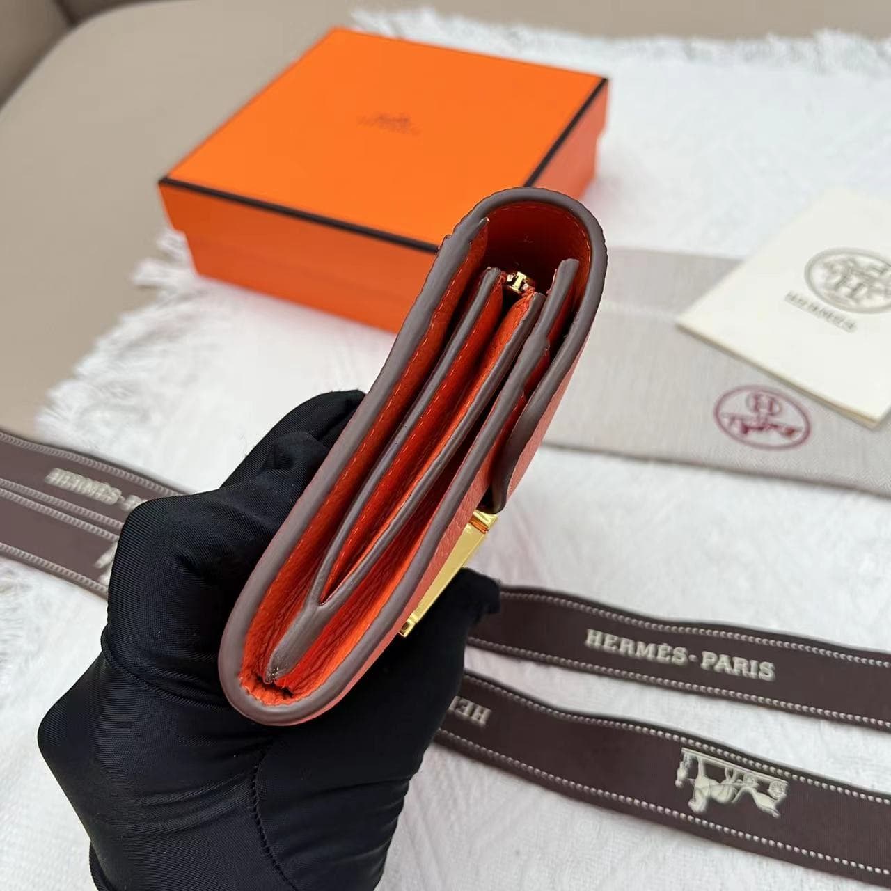 Hermes Black Product 537