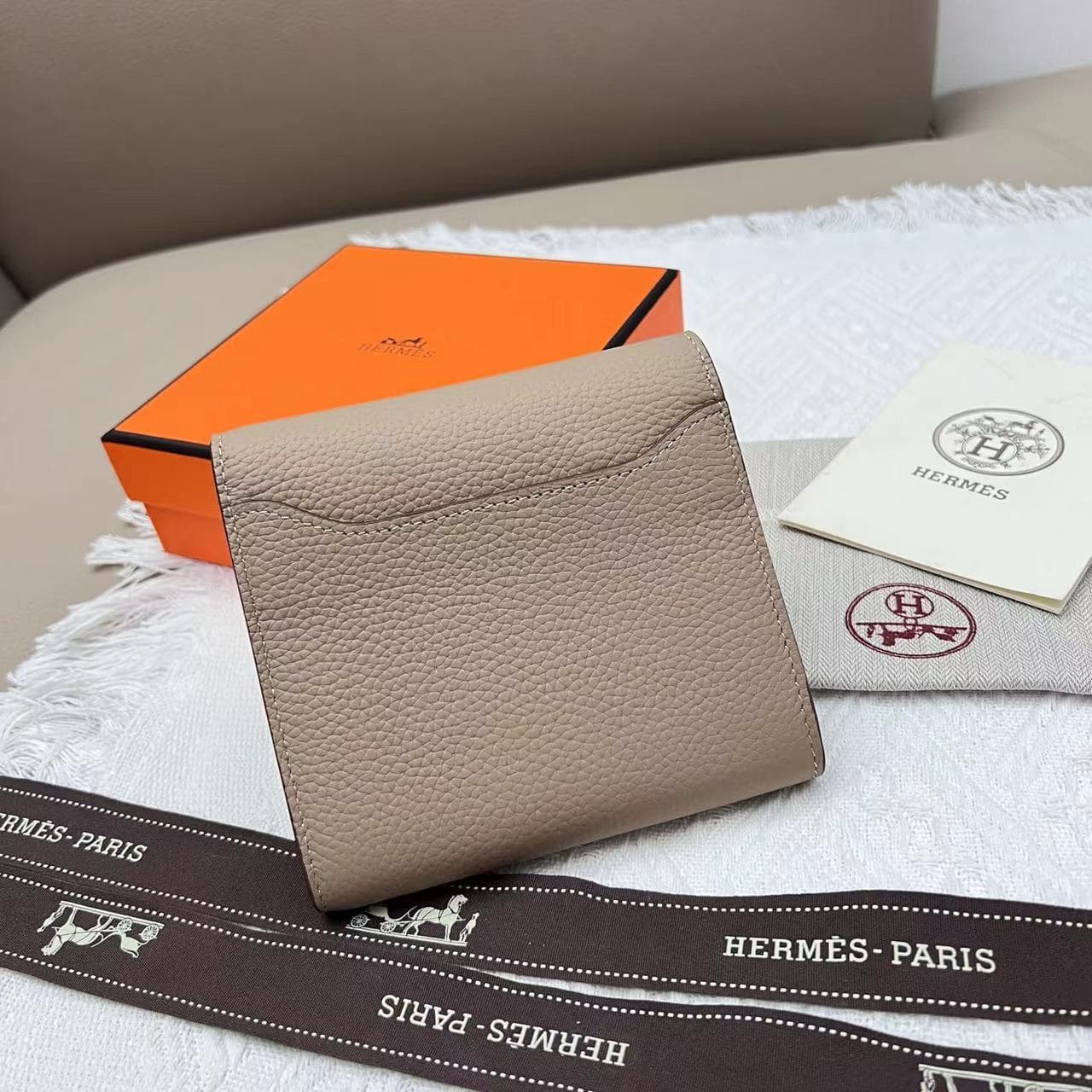 Hermes Black Product 537