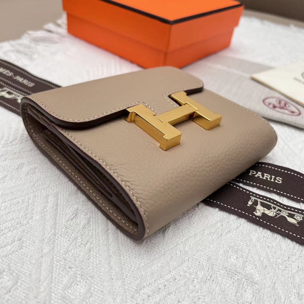 Hermes Black Product 537