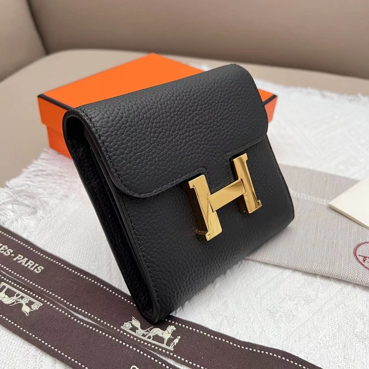 Hermes Black Product 537