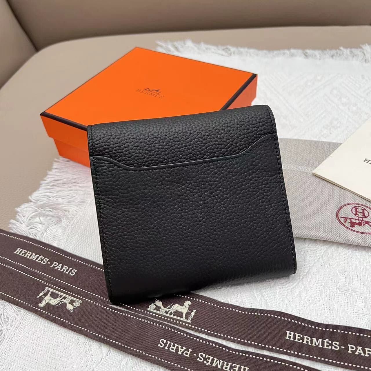 Hermes Black Product 537