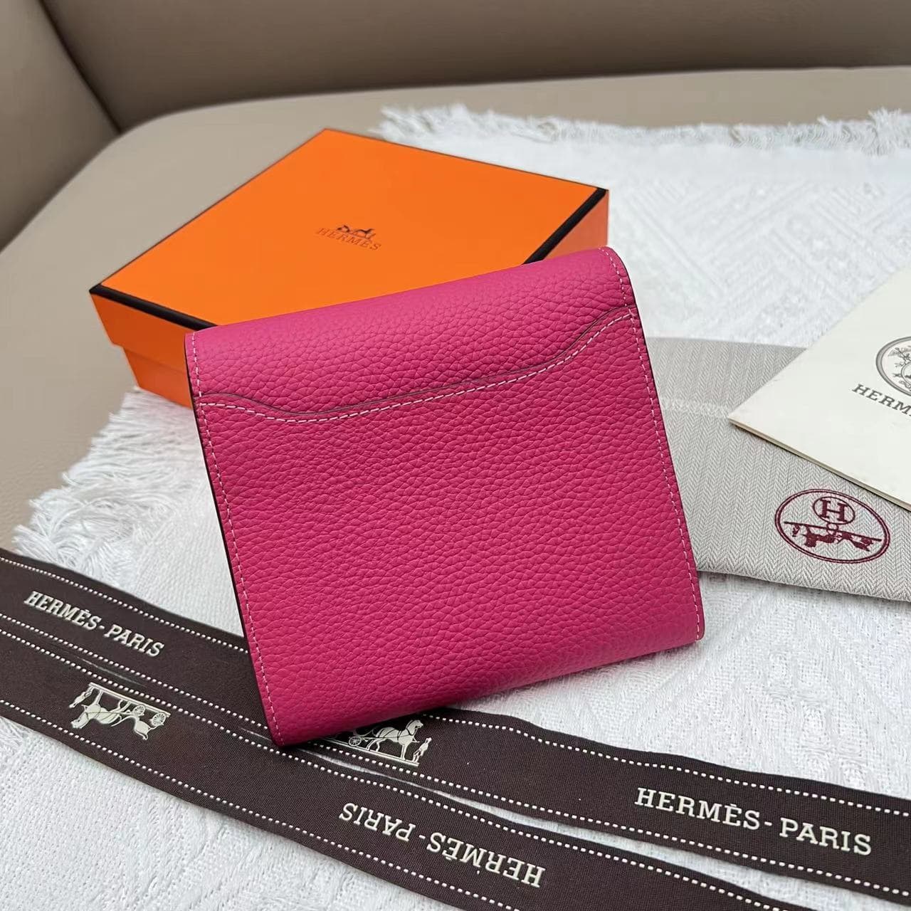 Hermes Black Product 537