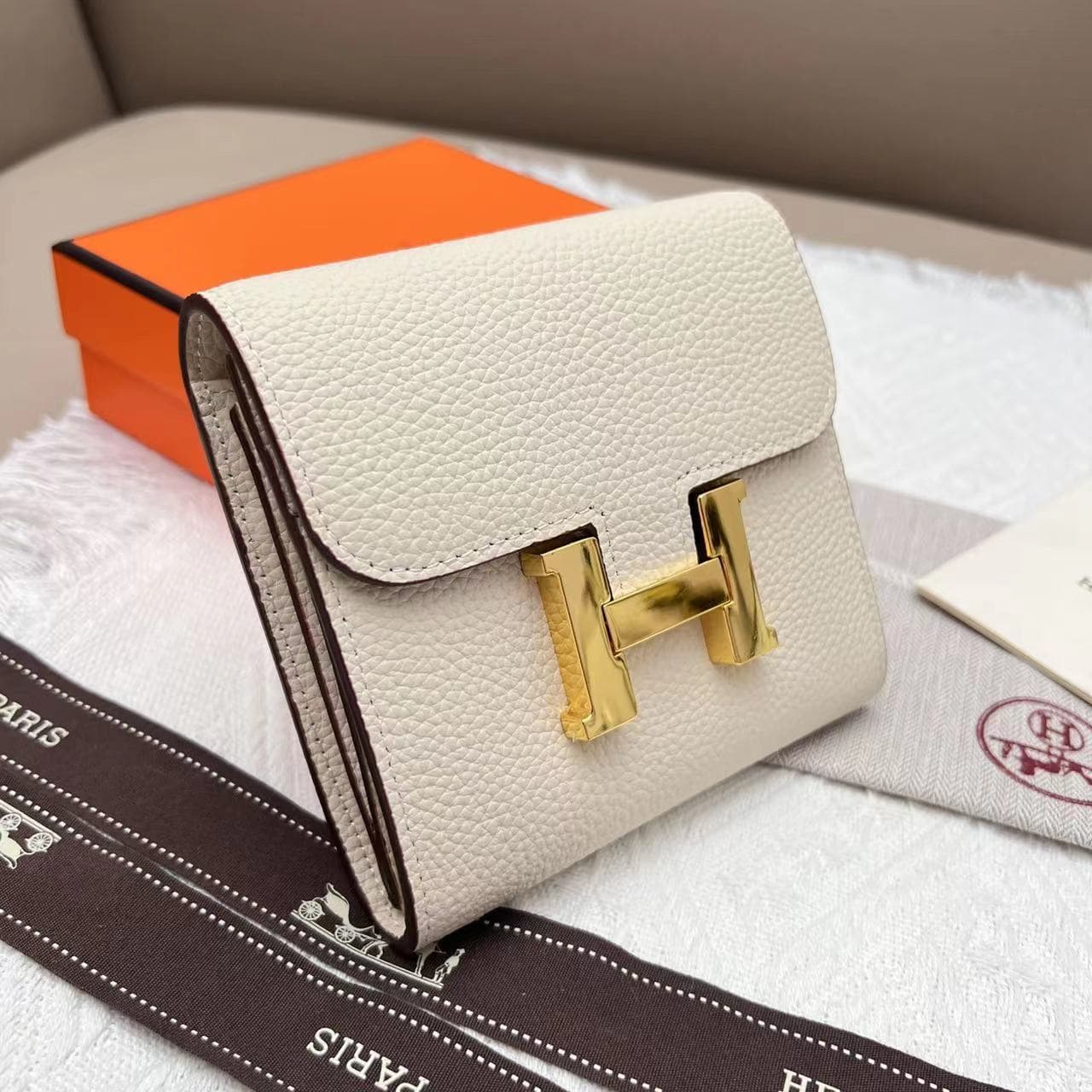 Hermes Black Product 537