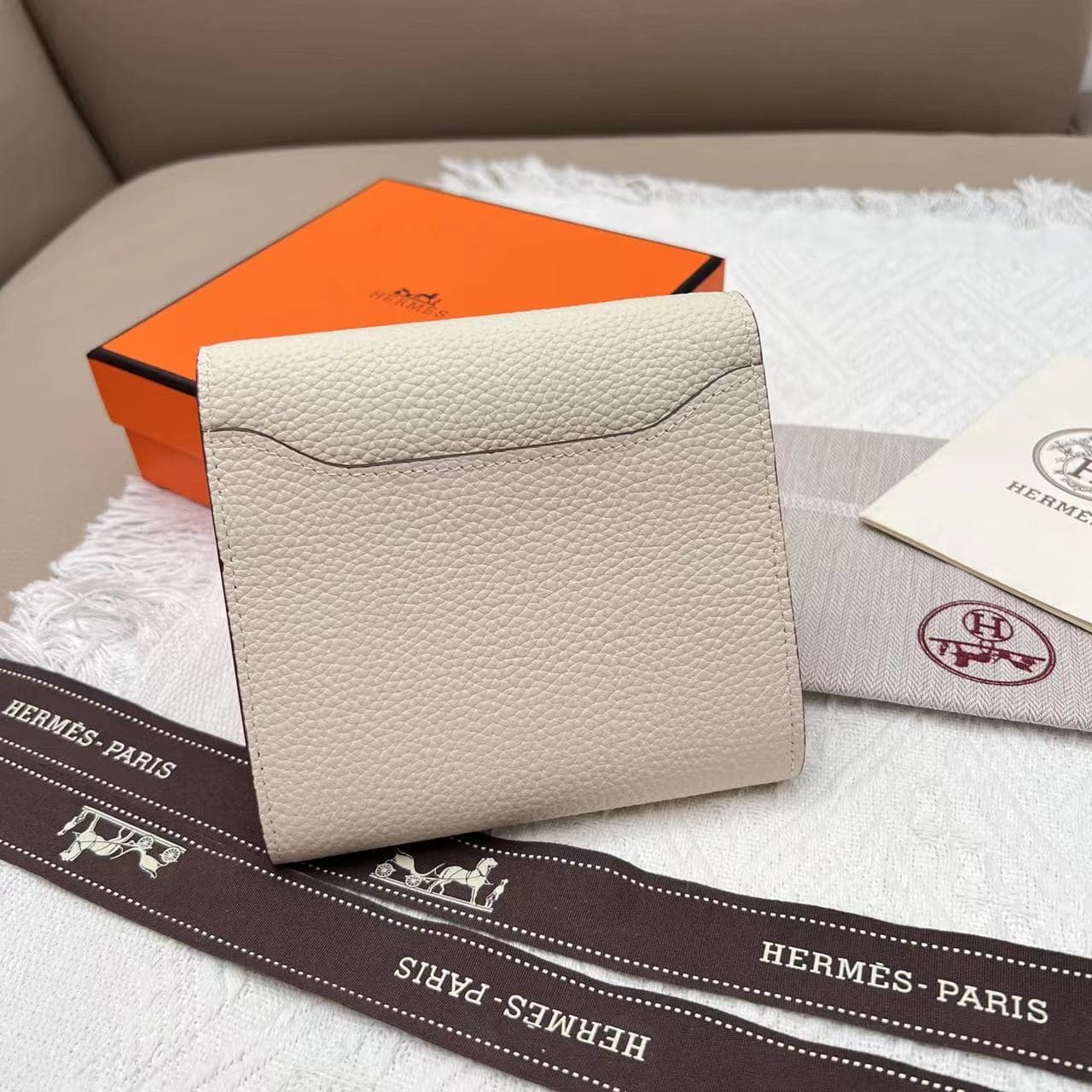 Hermes Black Product 537