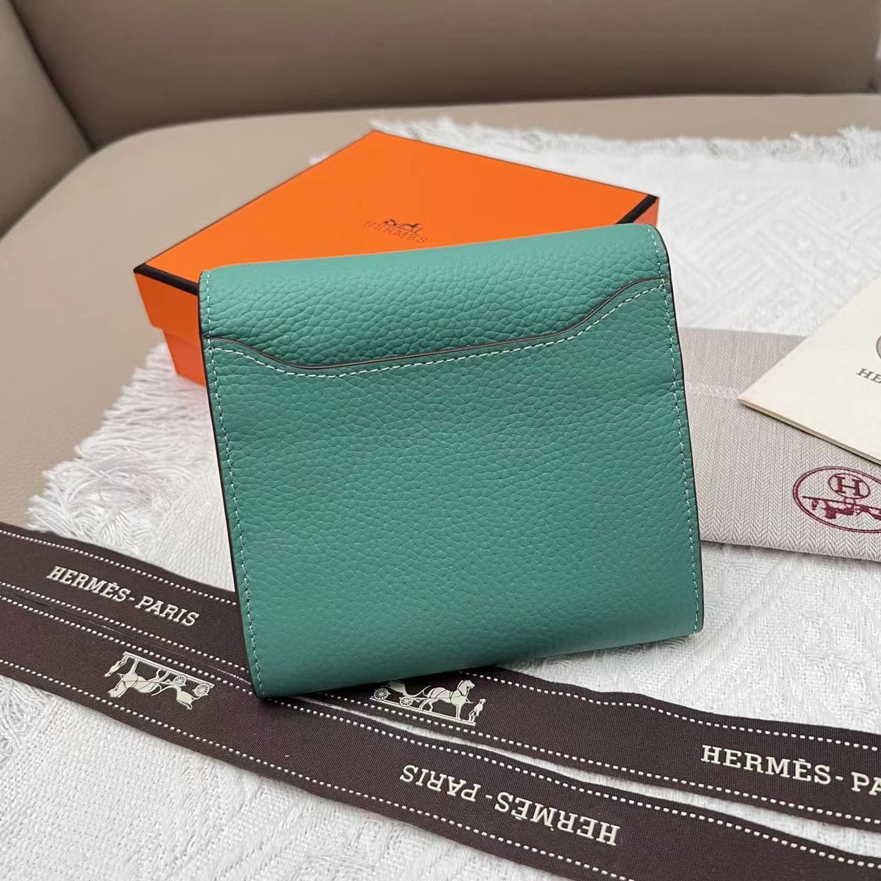 Hermes Black Product 537