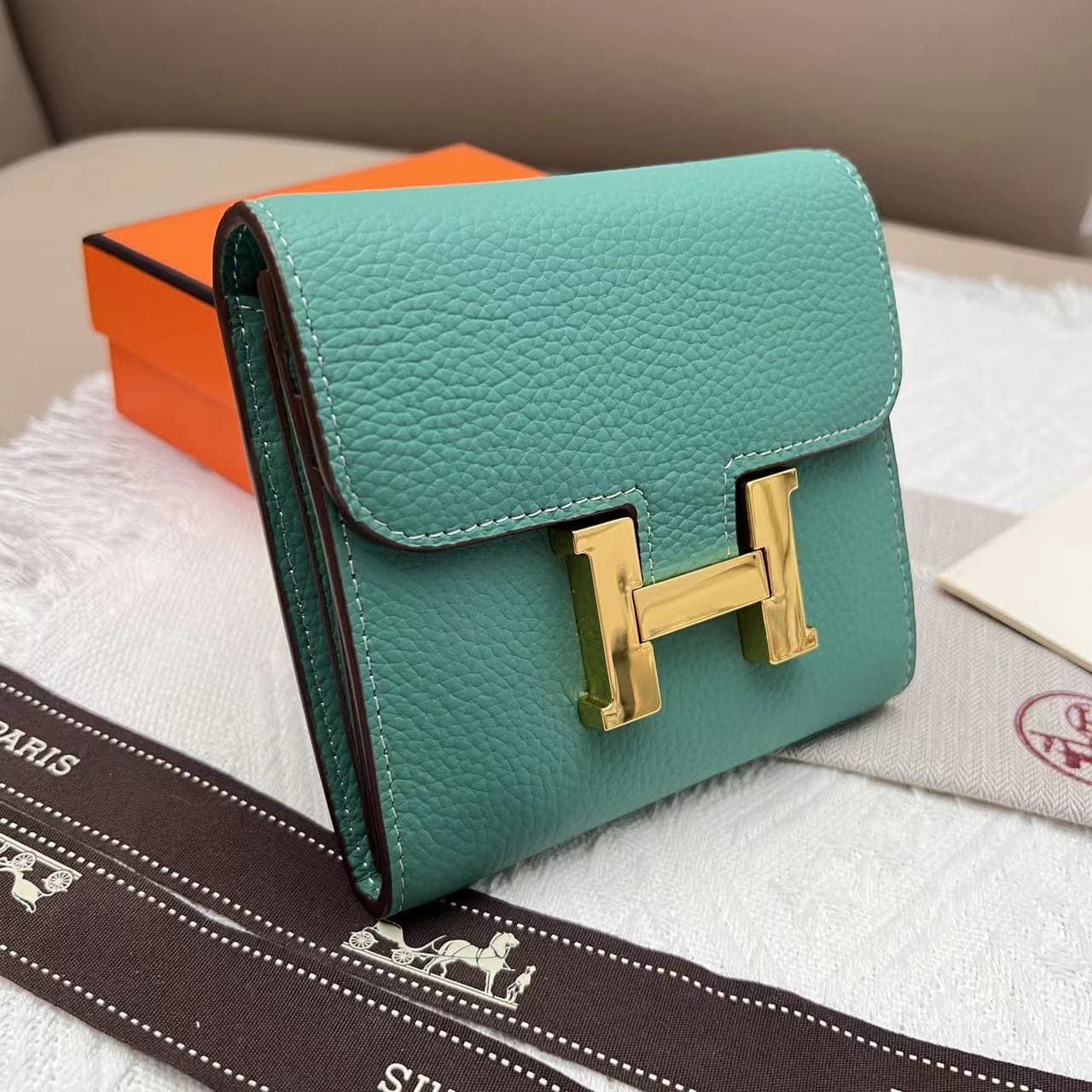 Hermes Black Product 537