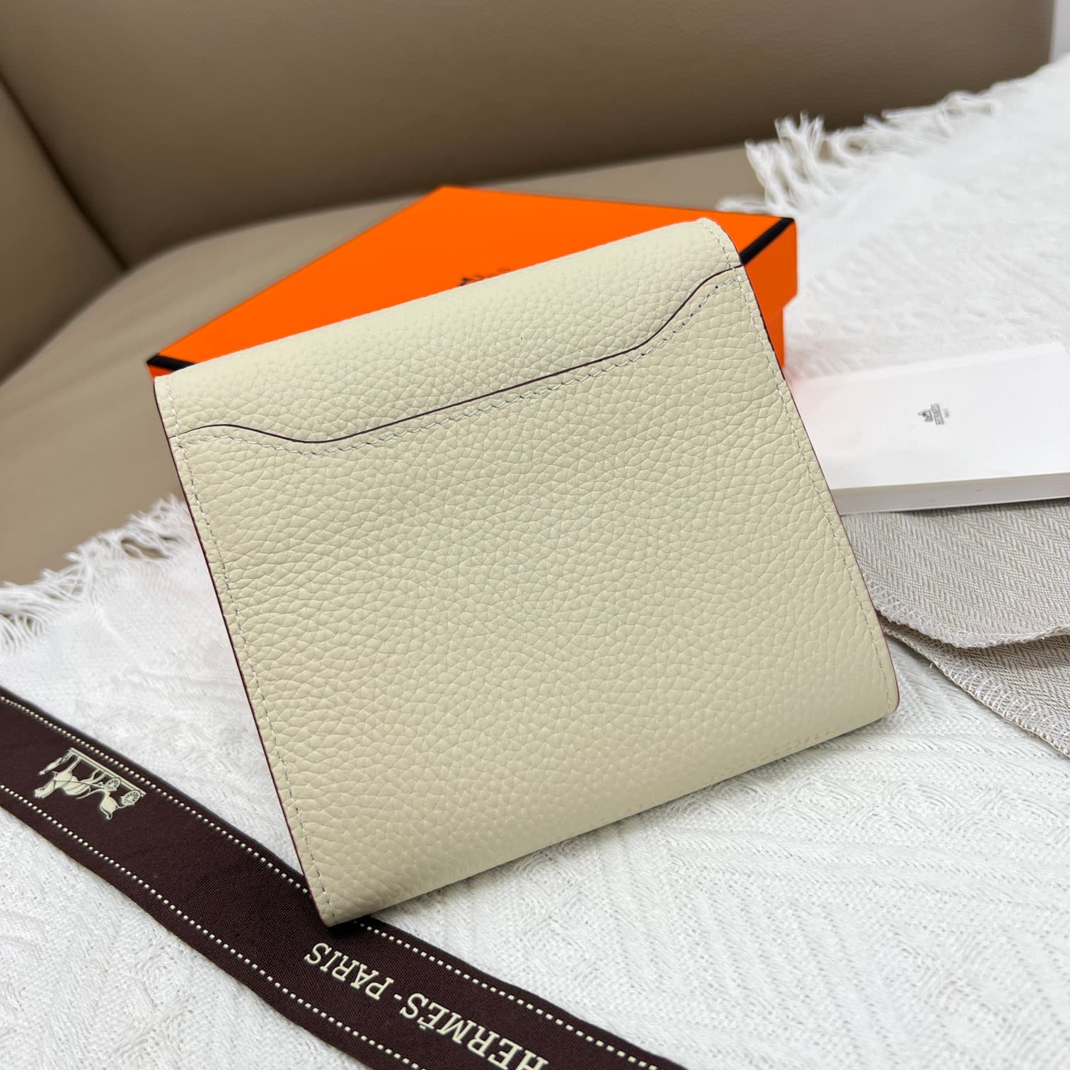 Hermes Black Product 537