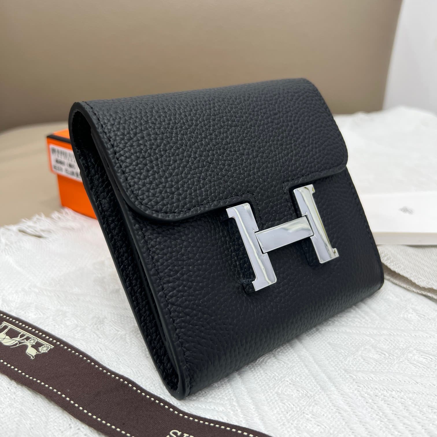 Hermes Black Product 537