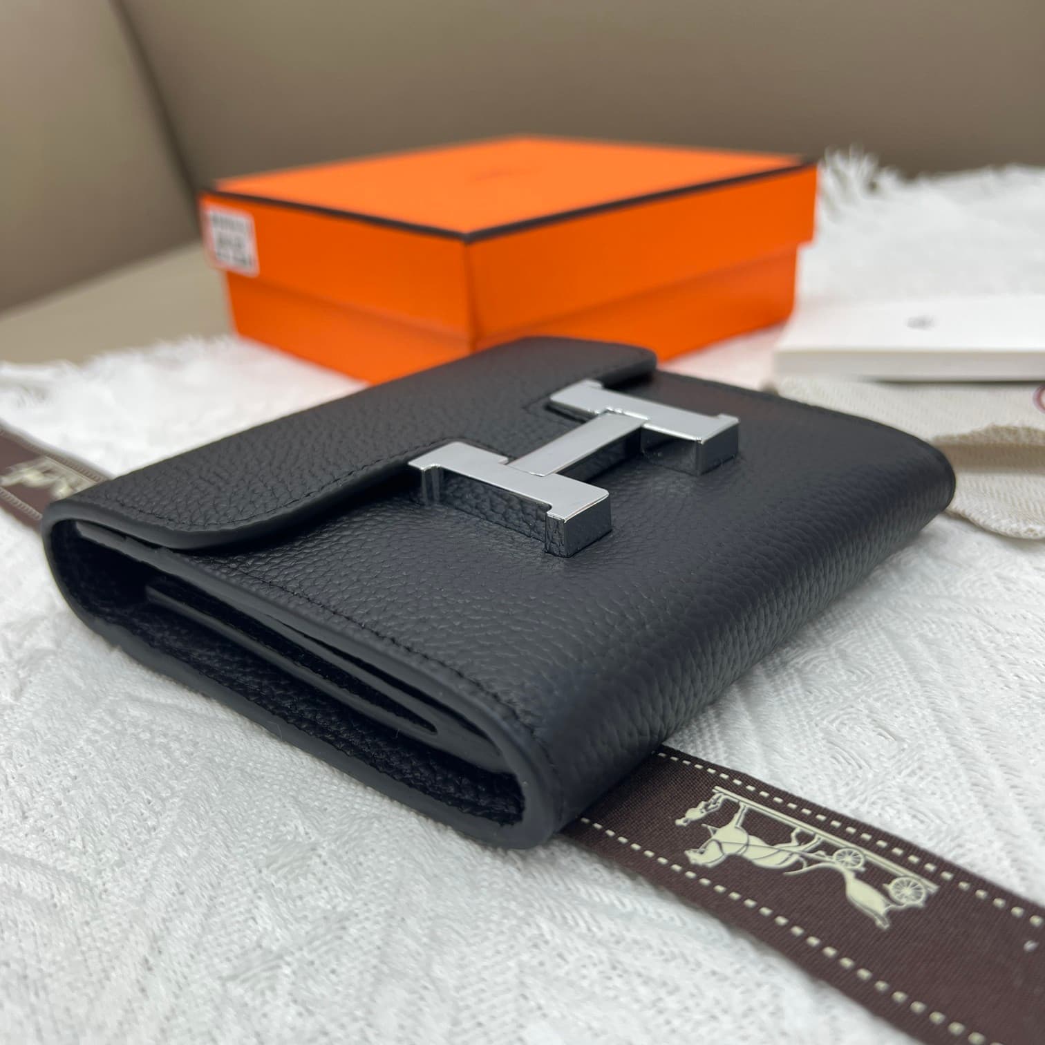 Hermes Black Product 537