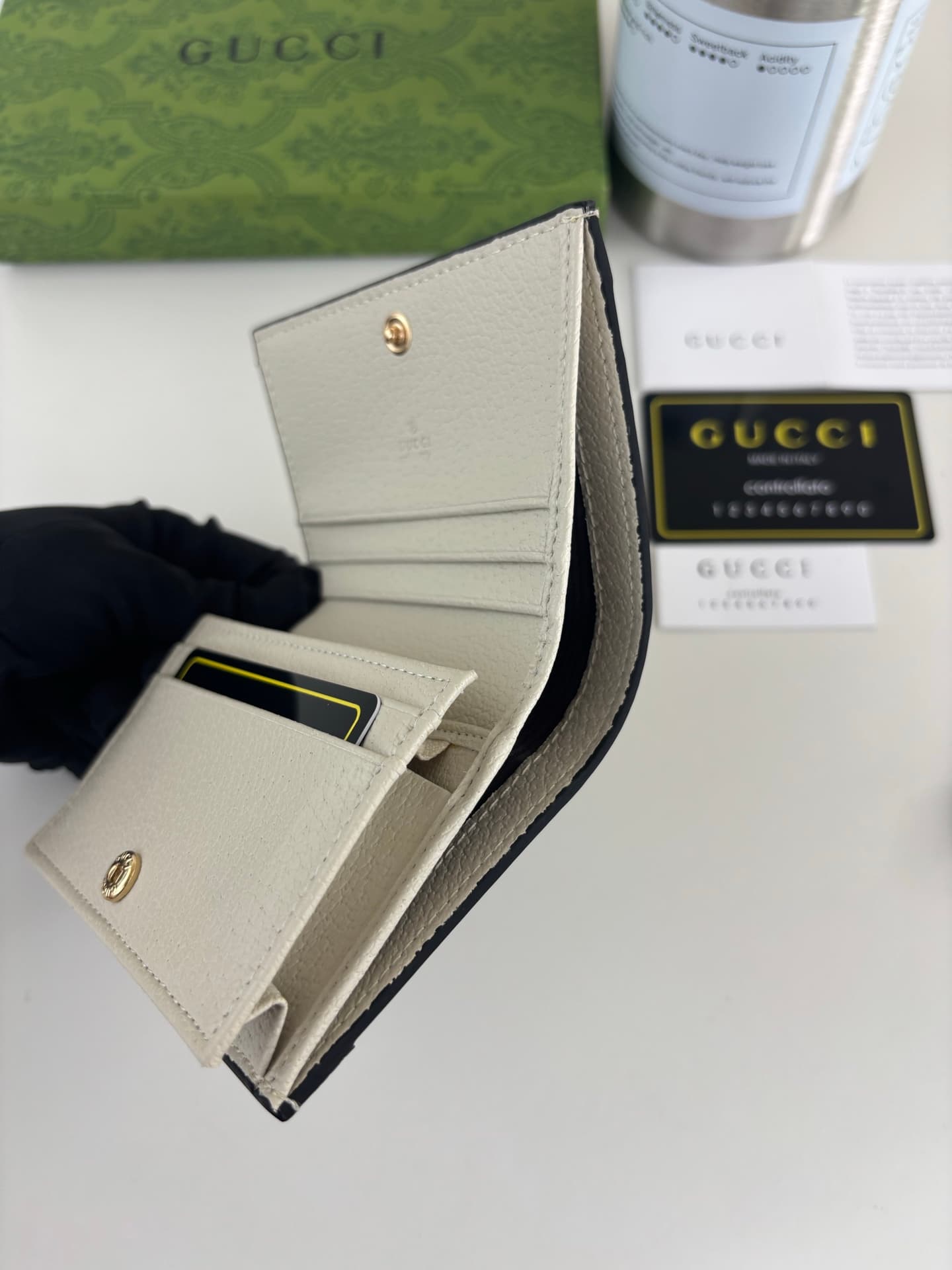 Gucci White Wallet 523155