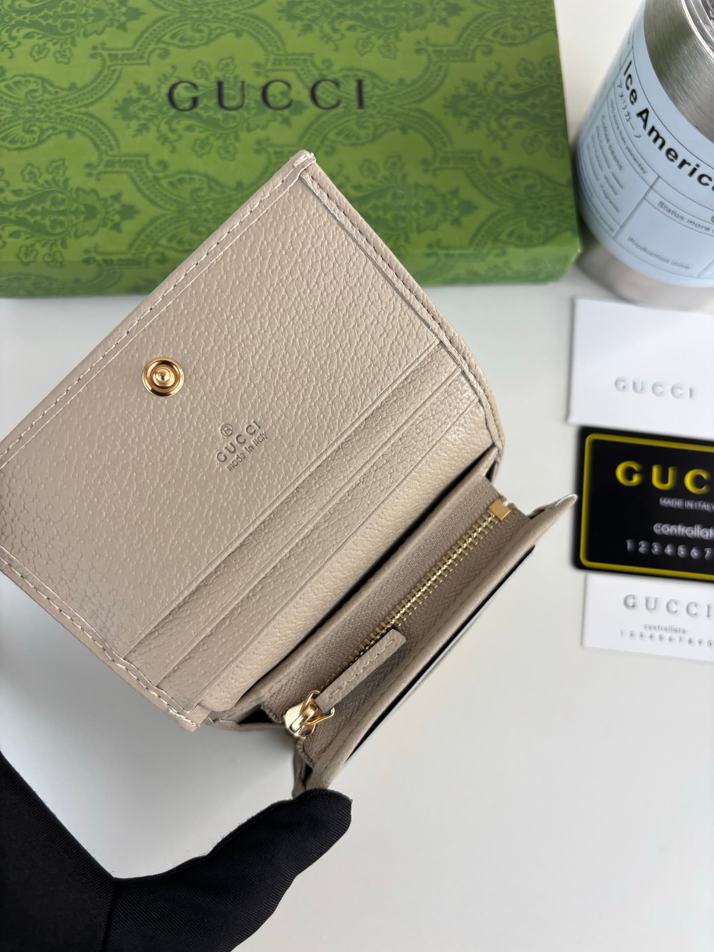 Gucci Wallet 621887
