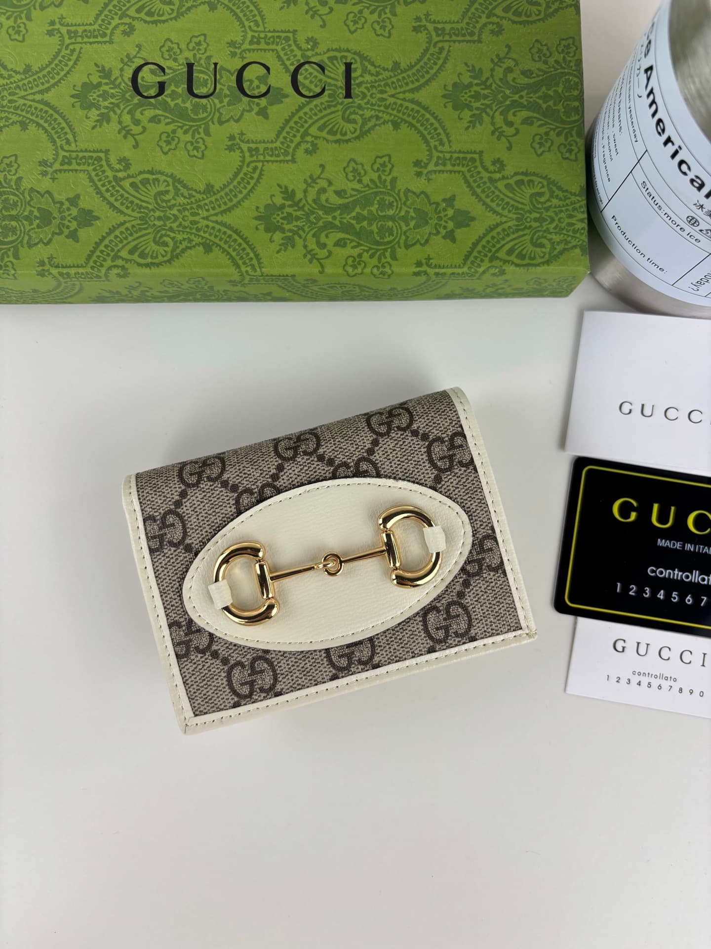 Gucci White Wallet 621887
