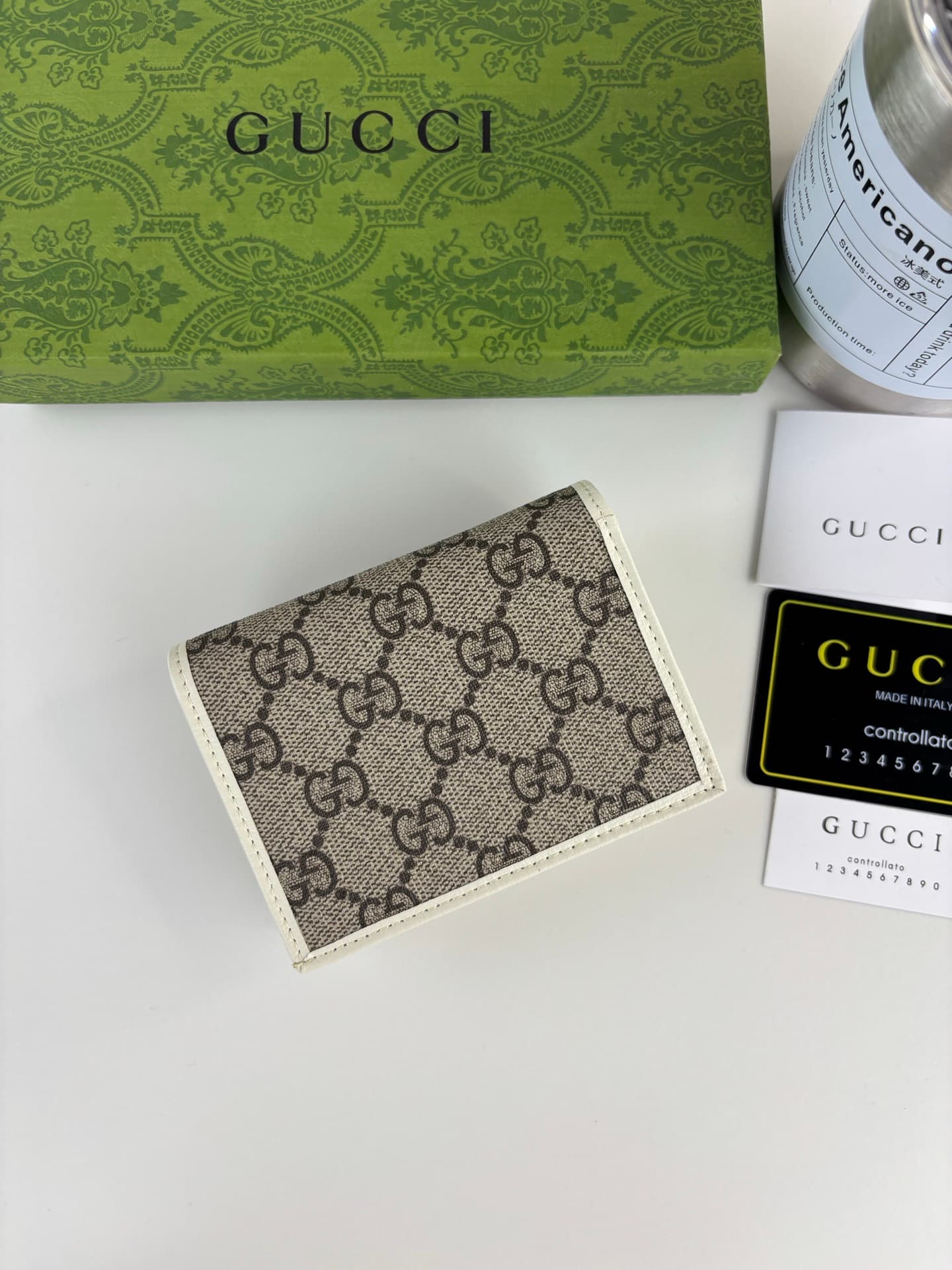 Gucci White Wallet 621887