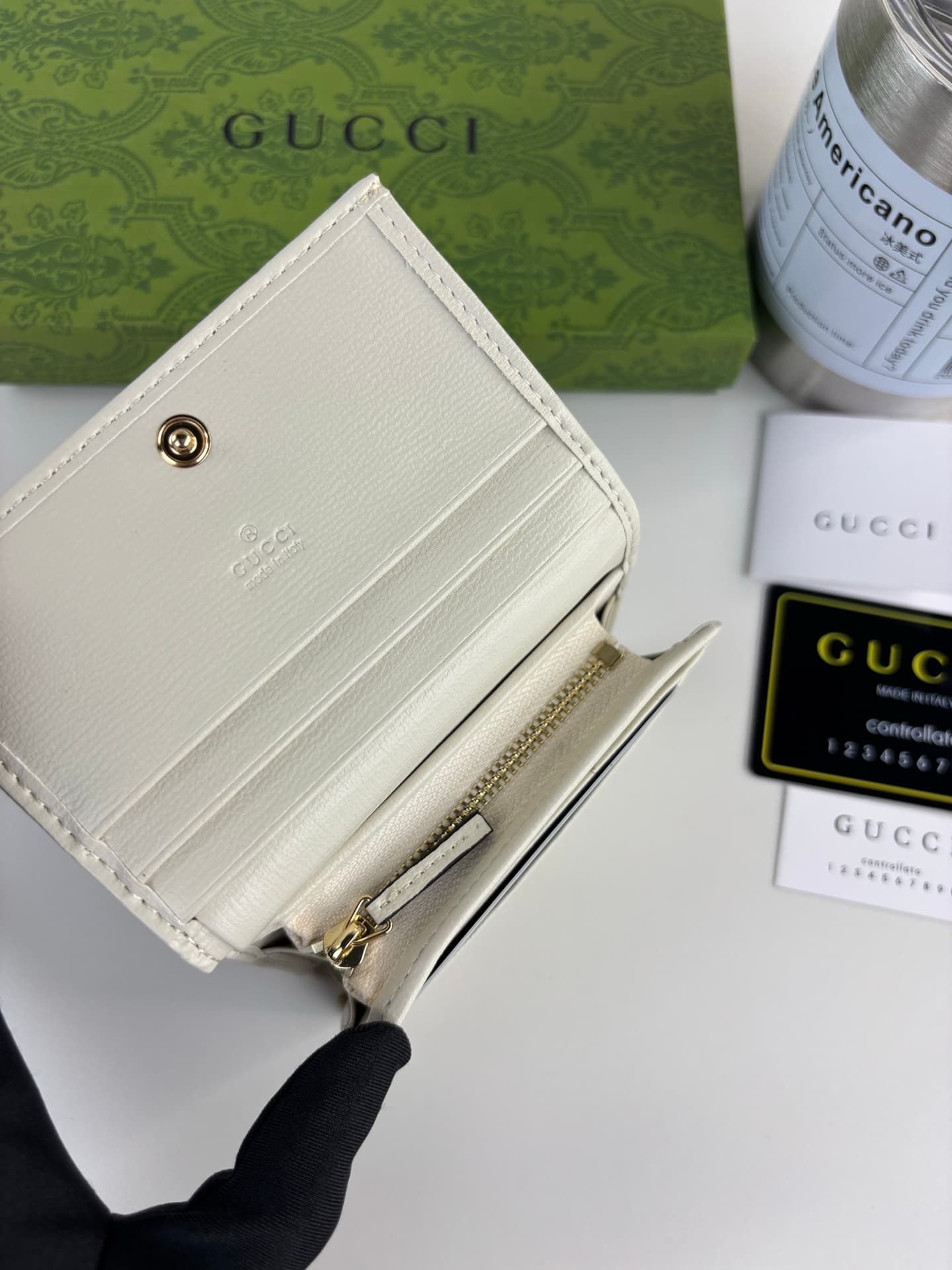 Gucci White Wallet 621887