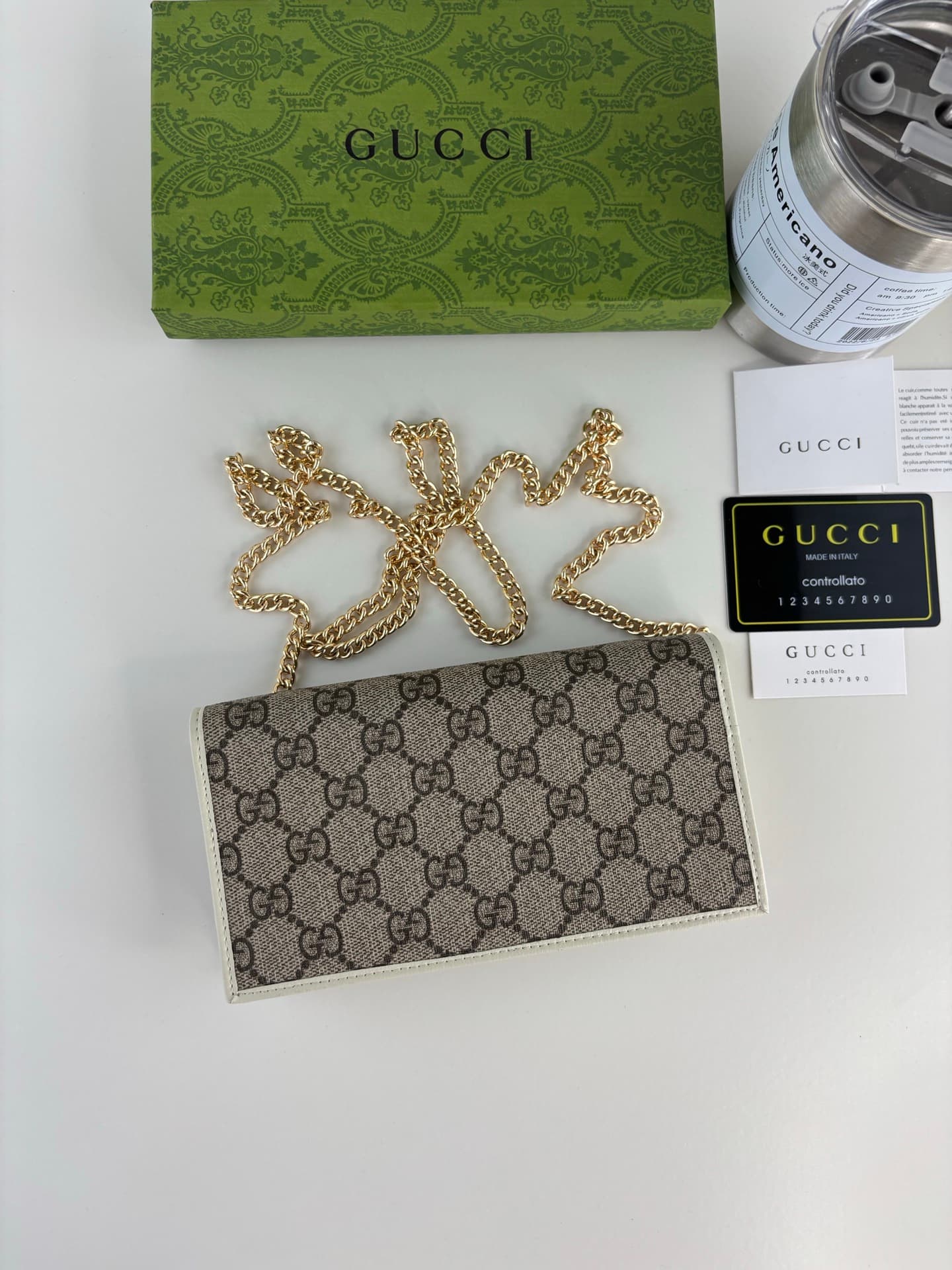 Gucci White Wallet 621892