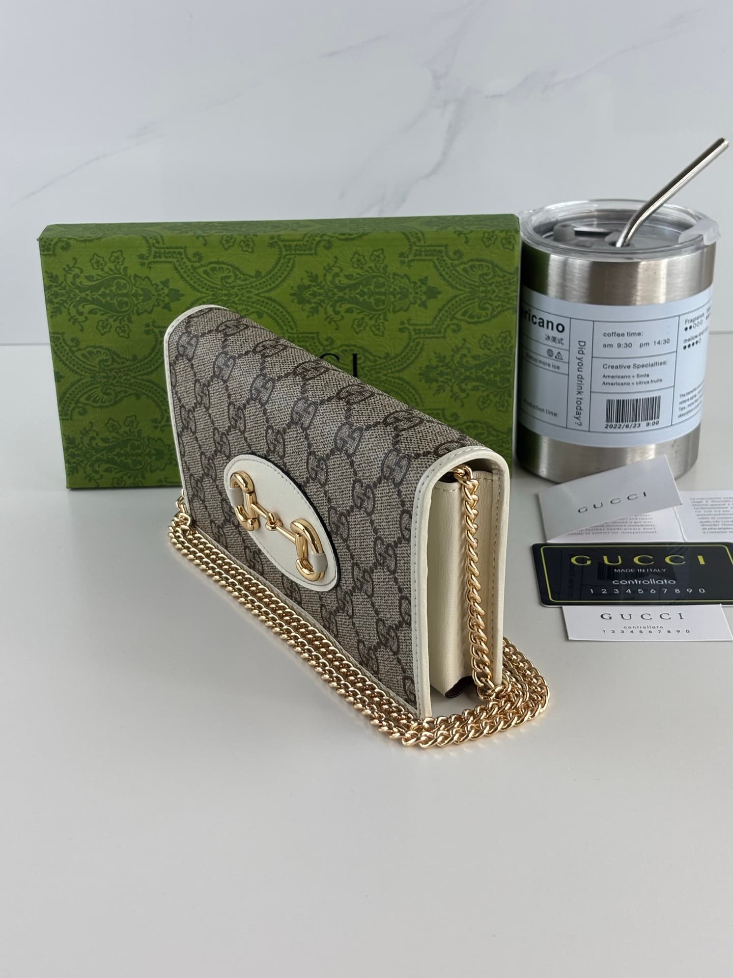 Gucci White Wallet 621892